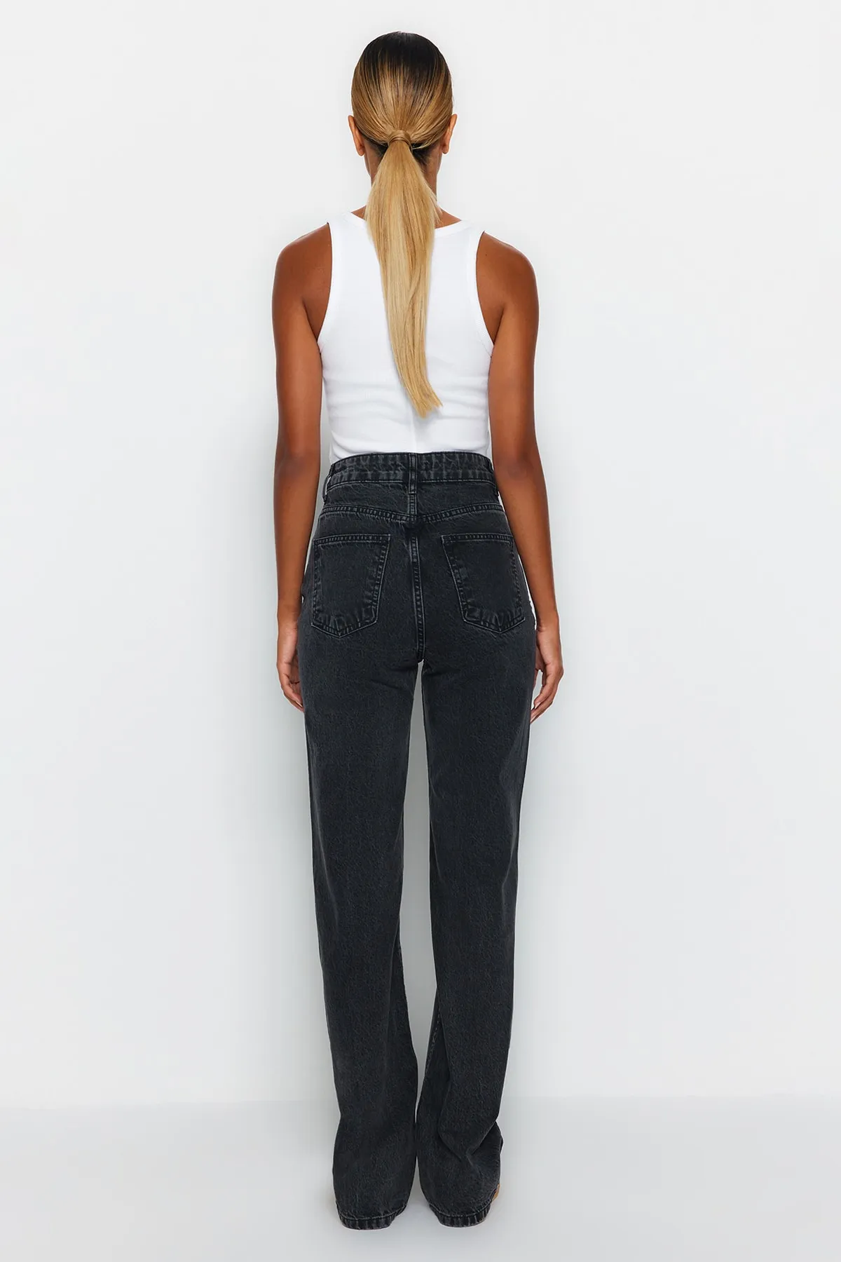 Trendyol Collection  Anthrazitfarbene Jeans mit hoher Taille und weitem Bein TWOAW24JE00089