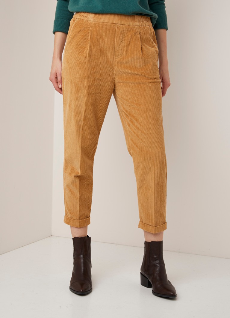 Pantaloni mulați din catifea reiată, cu talie înaltă și croială scurtă pe picior, de la Benetton.