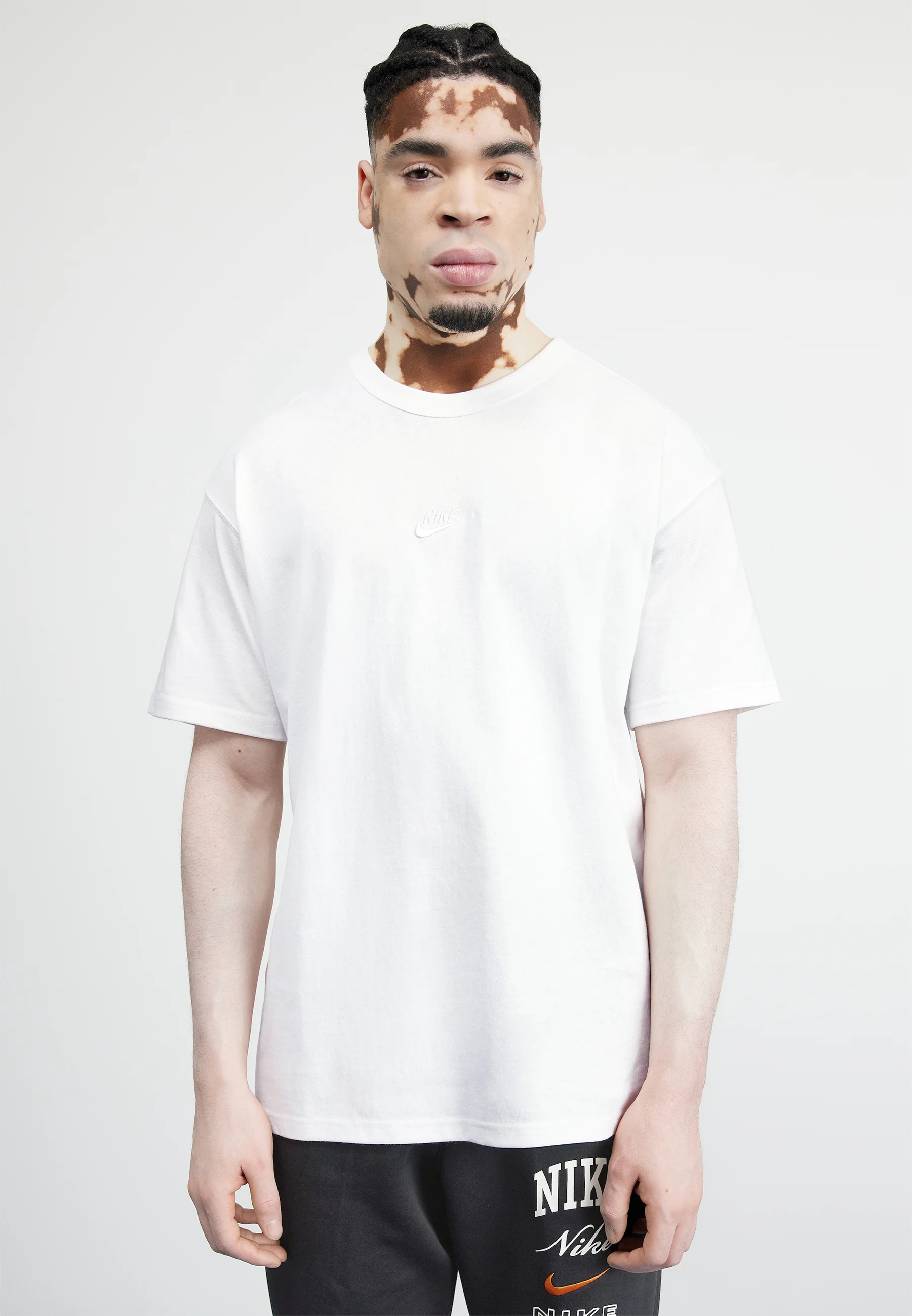 Nike Sportswear ESSNTL SUST - Camiseta básica