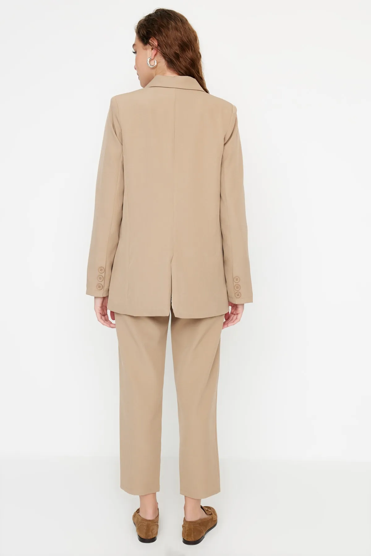 Trendyol Modest  Nerzfarbenes Blazer-Jacken-Hosen-Set aus gewebtem Oberteil und Unterteil TCTAW23US00132