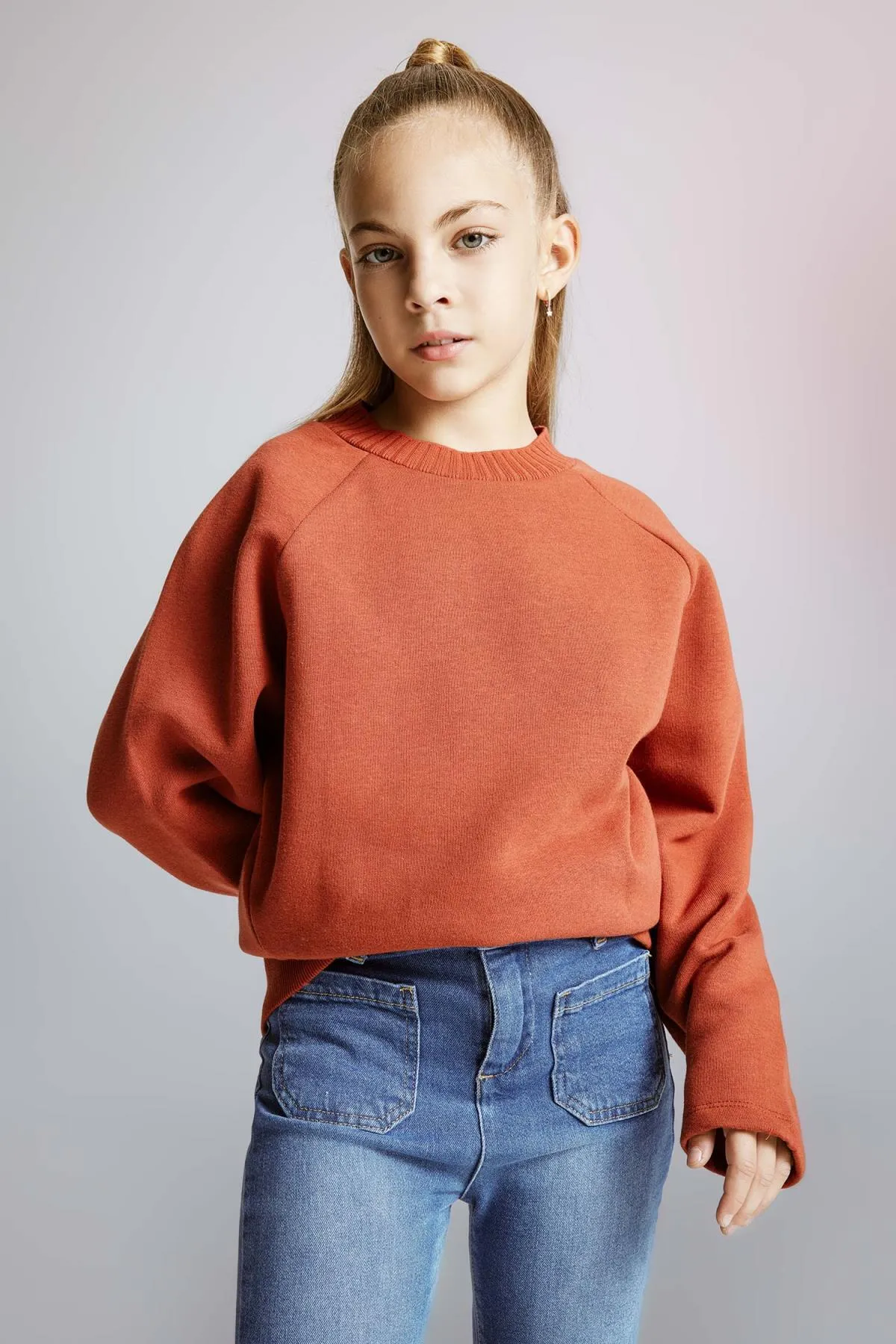 DeFacto  Weiches, pelziges Oversize-Sweatshirt mit Rundhalsausschnitt für Mädchen - B1976a823au
