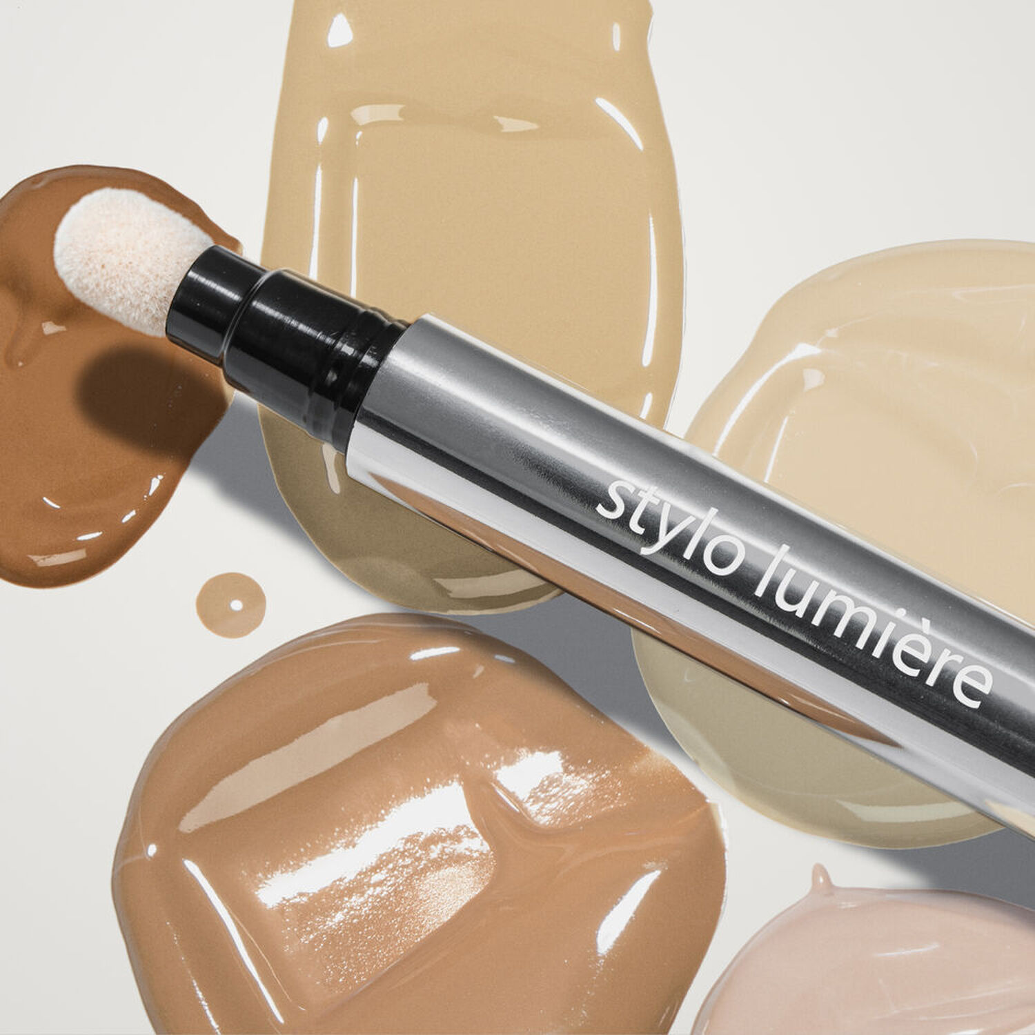 Sisley Stylo Lumière Radiance booster highlighter pen
