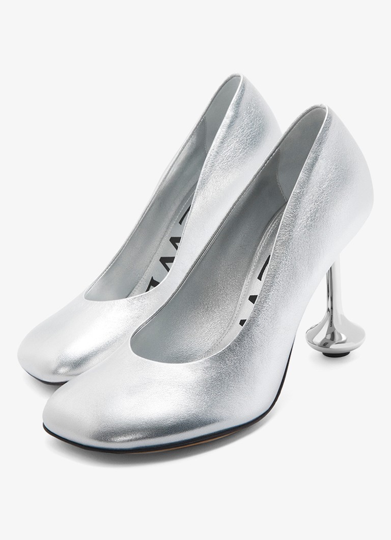 LOEWE-lelupumppu lampaannahkaa, jossa metallinen viimeistely