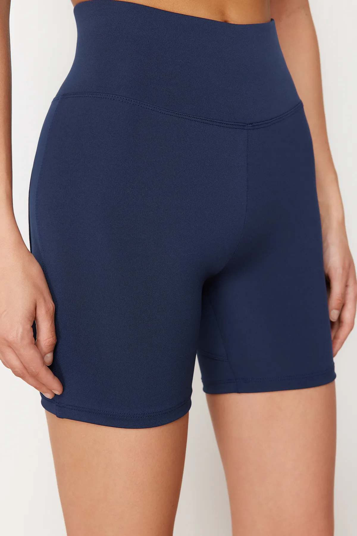 Trendyol Collection  Dunkelmarineblaue Leggings mit weiter Taille, elastischem Push-Up und Extra Restorer-Strick-Sportshorts THMSS24TY00038