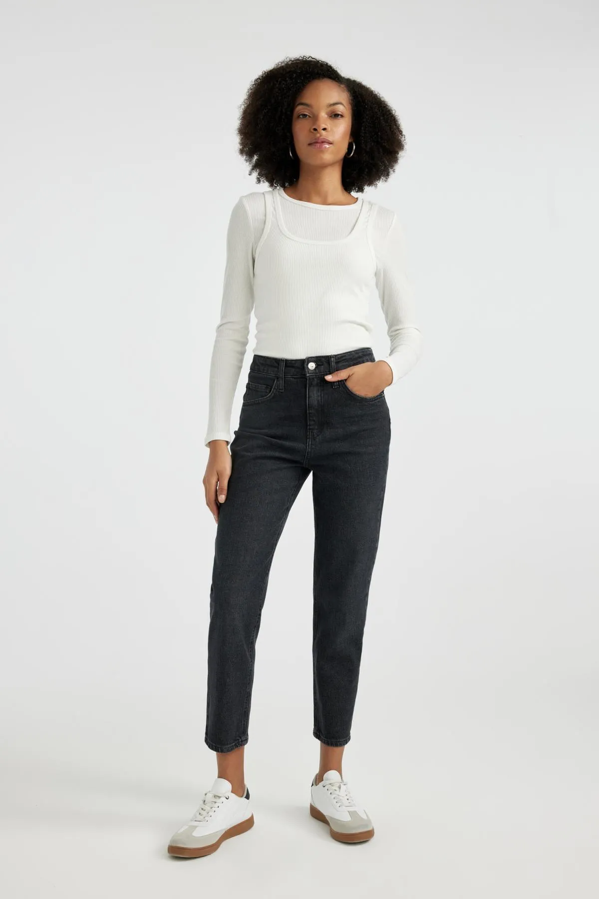DeFacto  Bequeme Jeanshose mit hoher Taille und Knöchellänge in Mom-Passform B7038ax24sp