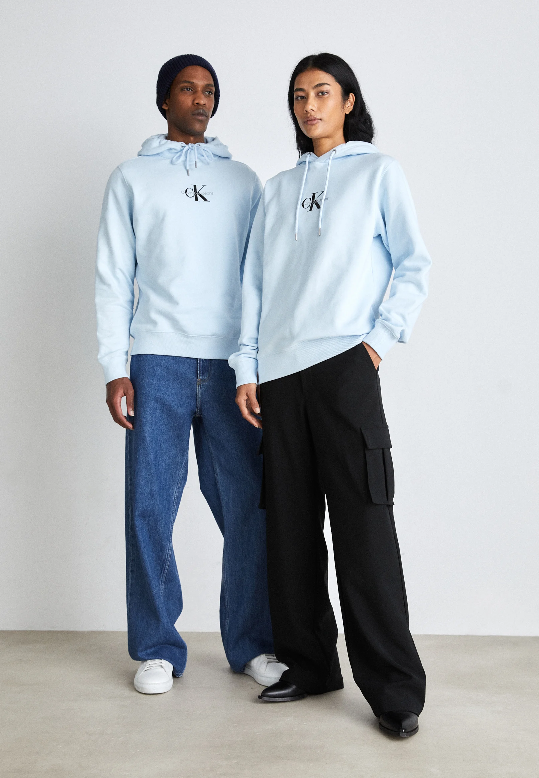 Sudadera con capucha Calvin Klein Jeans Regular Small Monólogo Unisex - Sudadera con capucha
