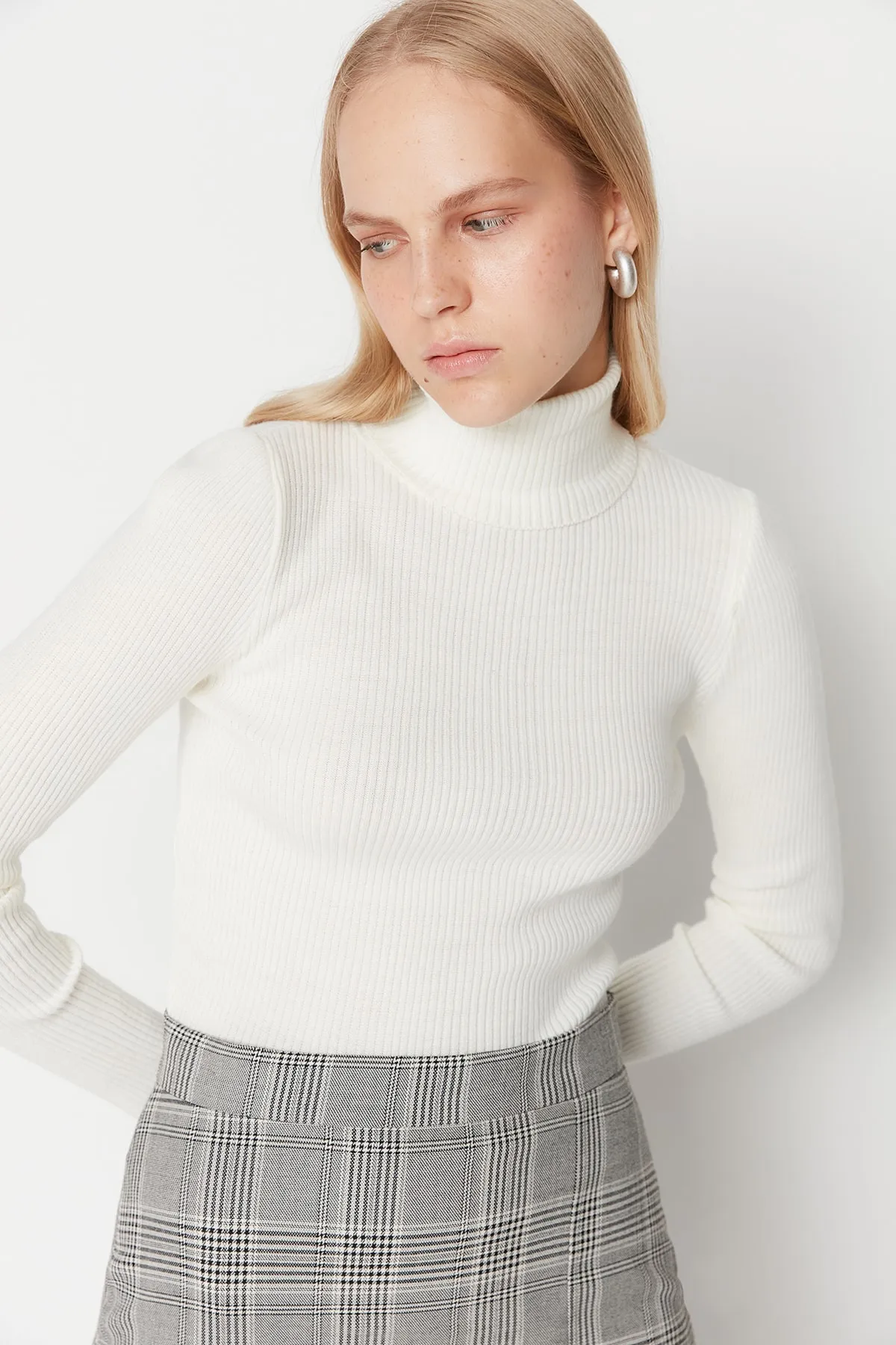 Trendyol Collection  Schwarz-weißer Strickpullover im Doppelpack TWOAW22KZ1767