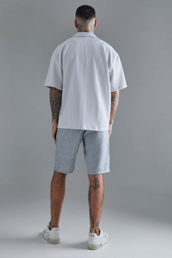 Tall strukturierte Shorts mit Naht-Detail