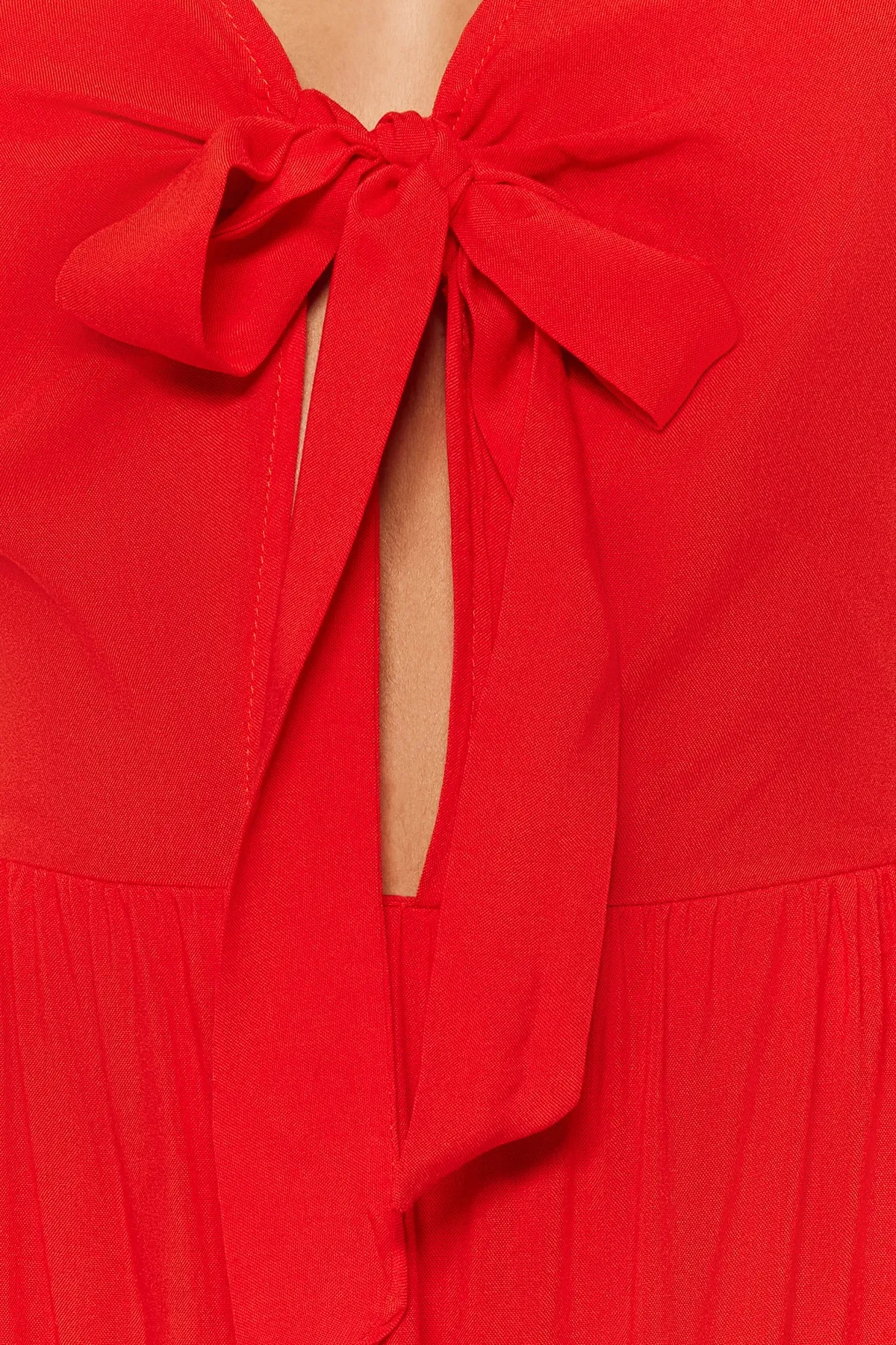 Trendyol Collection  Rotes, gewebtes, rückenfreies Maxi-Strandkleid TBESS23EL00193
