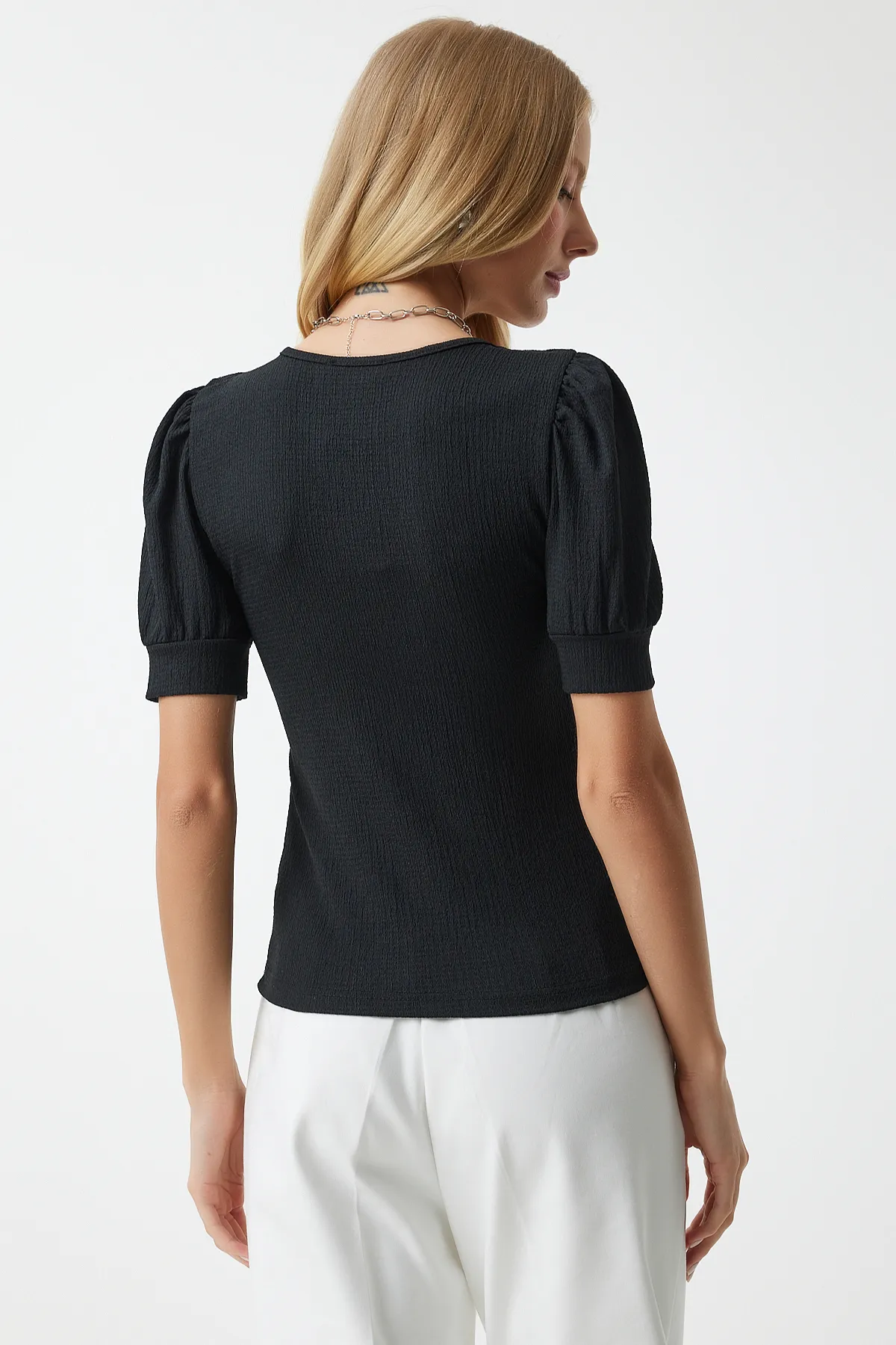 Happiness İstanbul  Schwarze Strickbluse mit quadratischem Kragen und Ballonärmeln für Damen DD01051