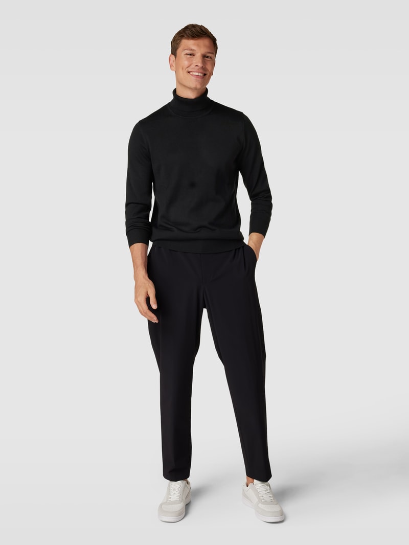 Pullover mit Stehkragen in schwarz