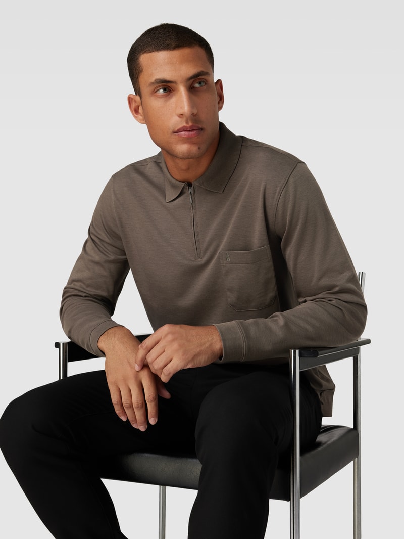 Poloshirt mit kurzer Reißverschlussleiste in taupe