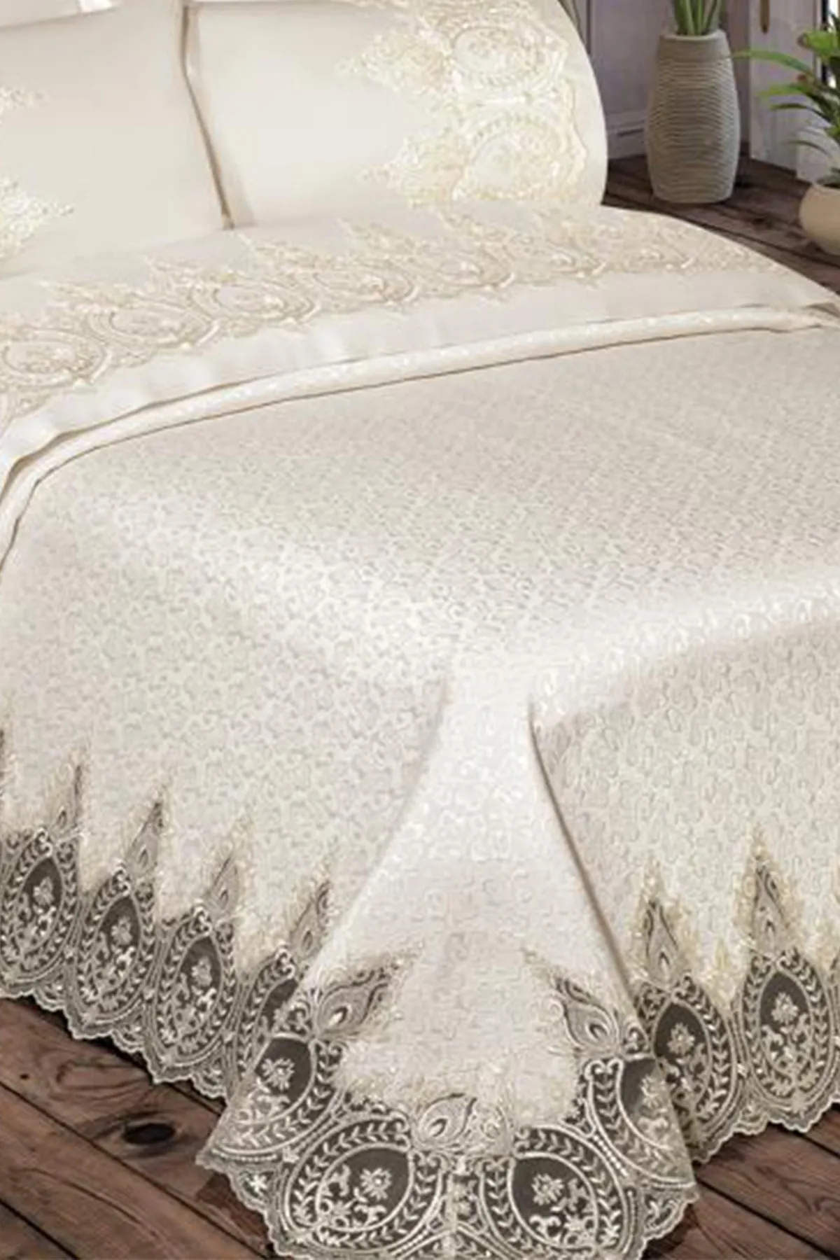Çeyiz Diyarı  Cremefarbenes Ilayda-Piqué-Set aus französischem Guipure-Brokat
