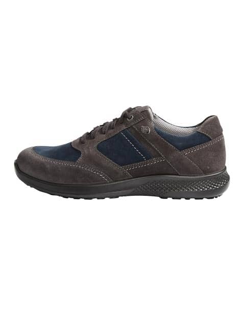 Schnürschuh mit kontrastfarbenen Nähten.