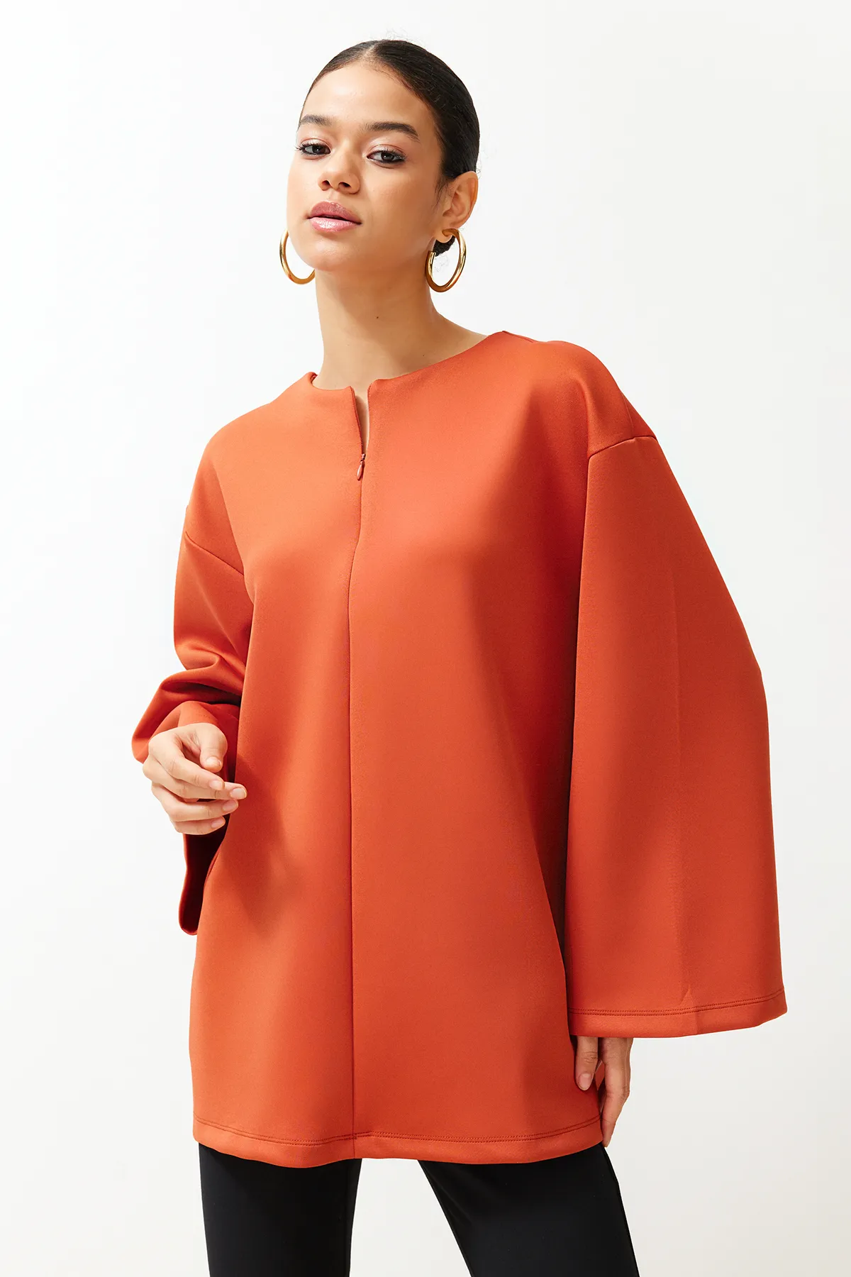 Trendyol Modest  Kachelförmiger Frontreißverschluss, detailliertes, stilvolles Taucher-/Scuba-Strick-Sweatshirt TCTSS24UK00032
