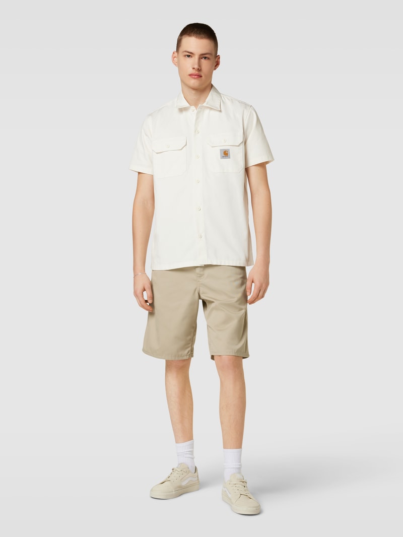 Bermudas mit französischen Eingrifftaschen in beige