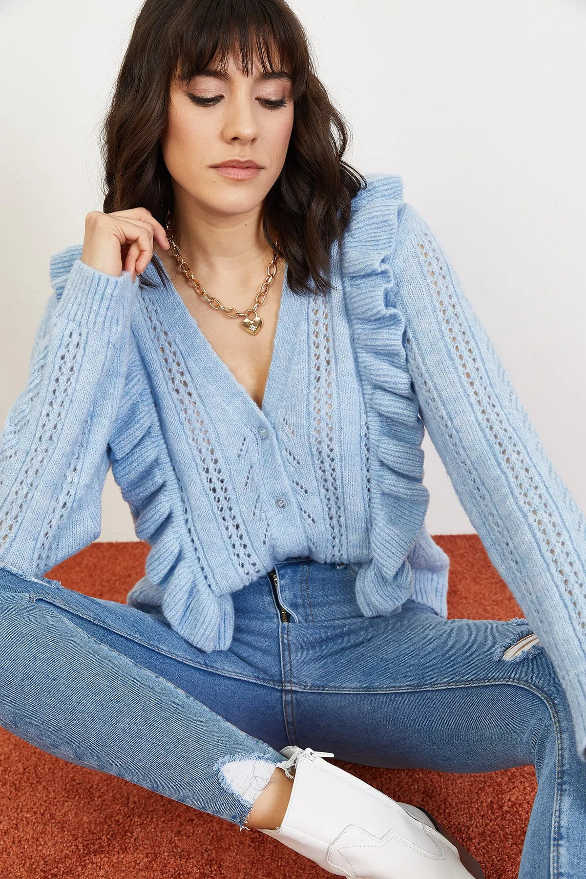 Bianco Lucci  Blaue, durchbrochene, geknöpfte Strickjacke mit Rüschen für Damen 10021061