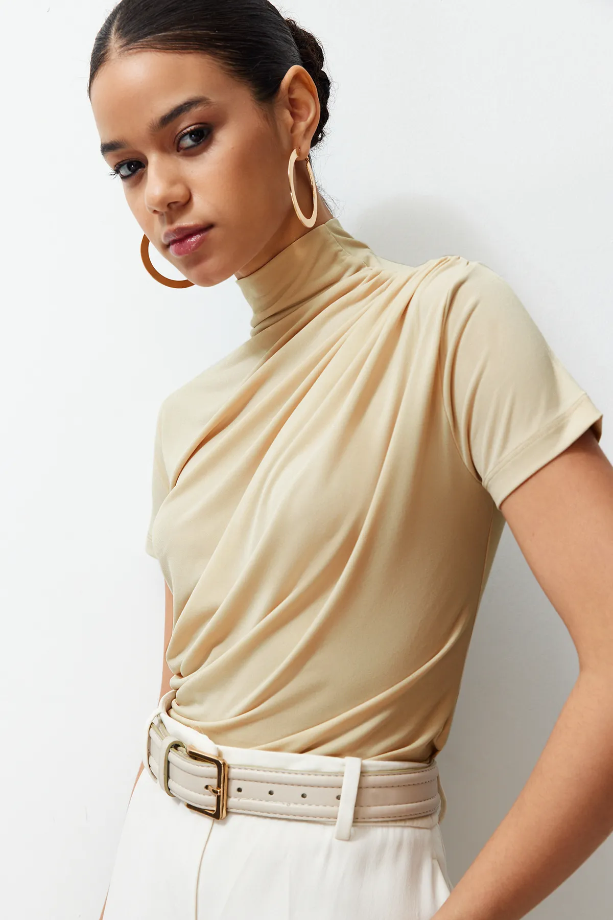 Trendyol Collection  Stein Rüschen/Drapiert Detail Tailliert/Tailliert Kurzarm Stehkragen Stretch Strick Bluse TWOSS24BZ00426