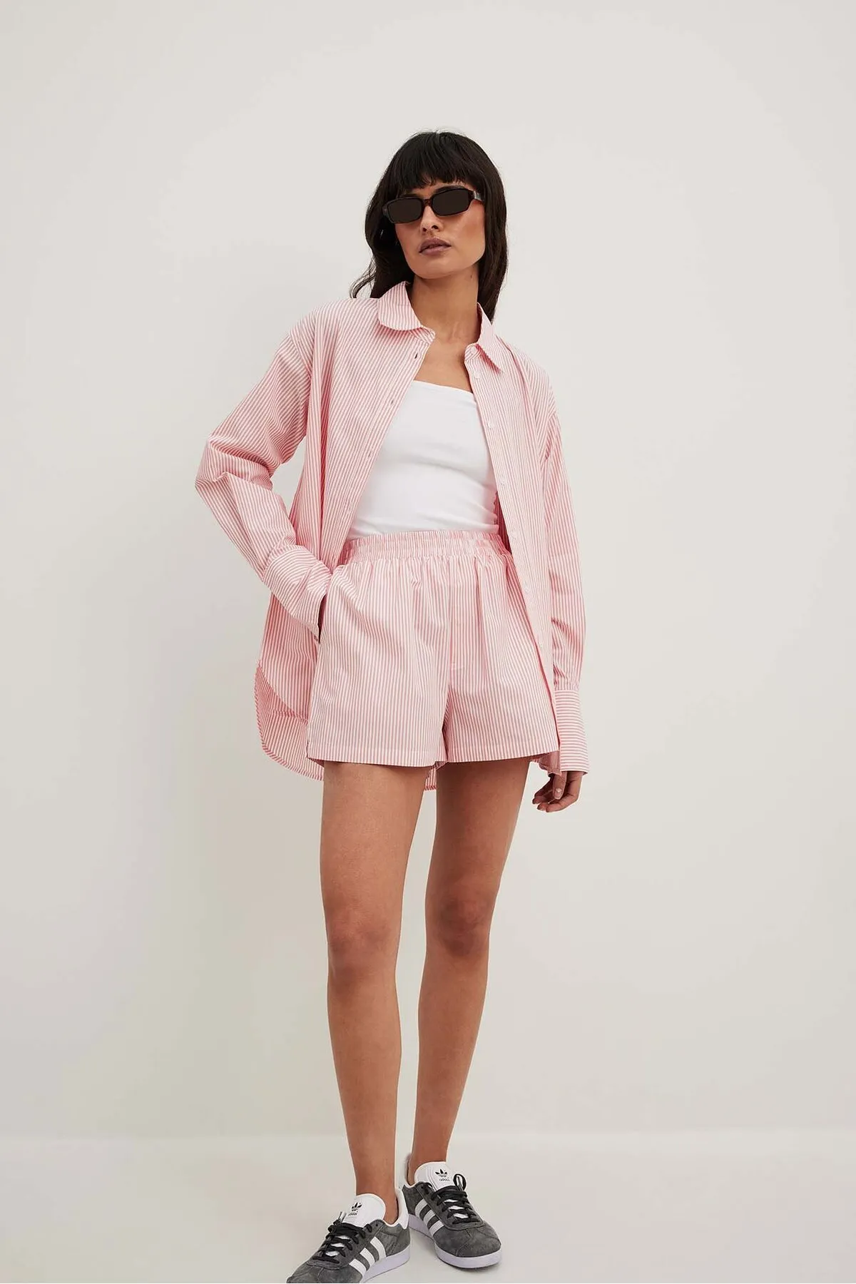 NA-KD  Gestreifte Baumwollshorts mit elastischer Taille