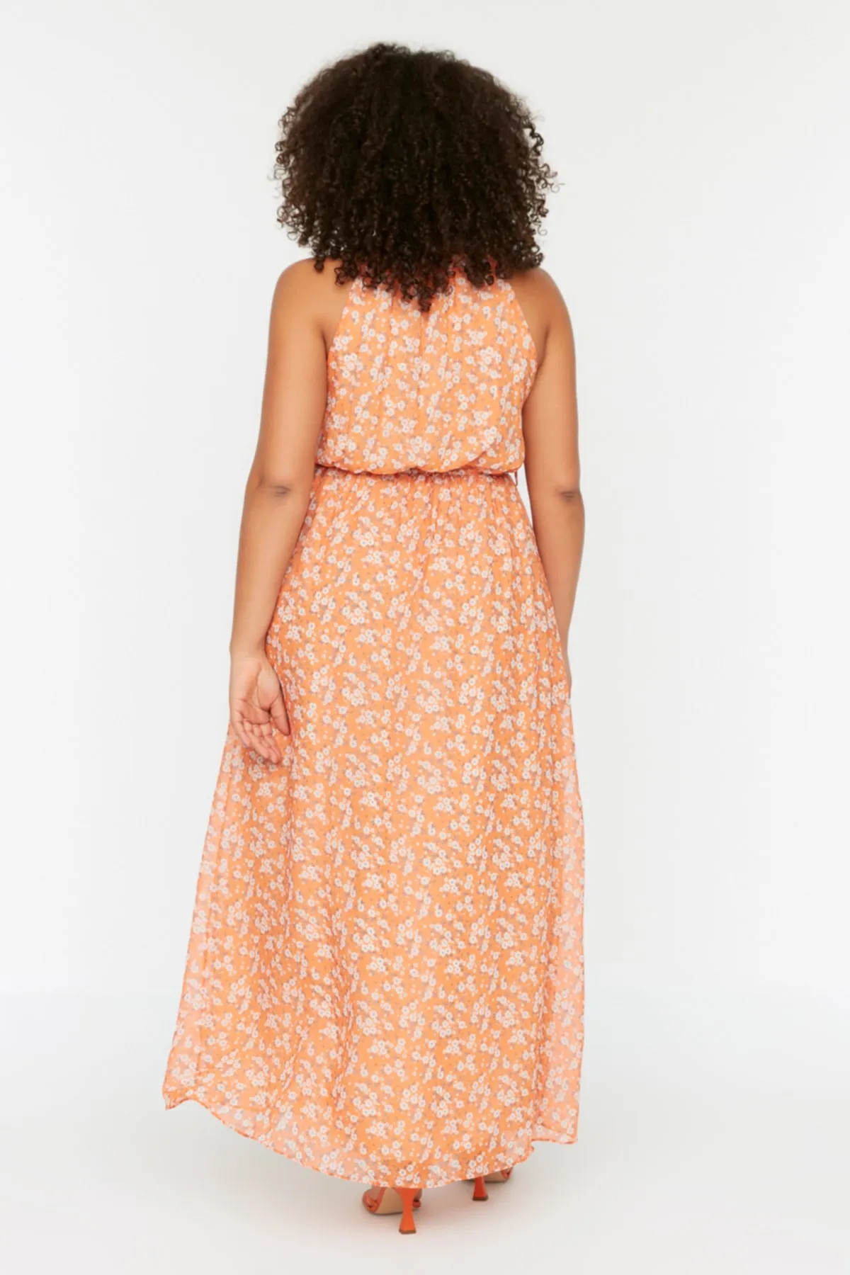 Trendyol Curve  Oranges gewebtes Kleid mit Blumenmuster und Gürtel TBBSS22EL1174