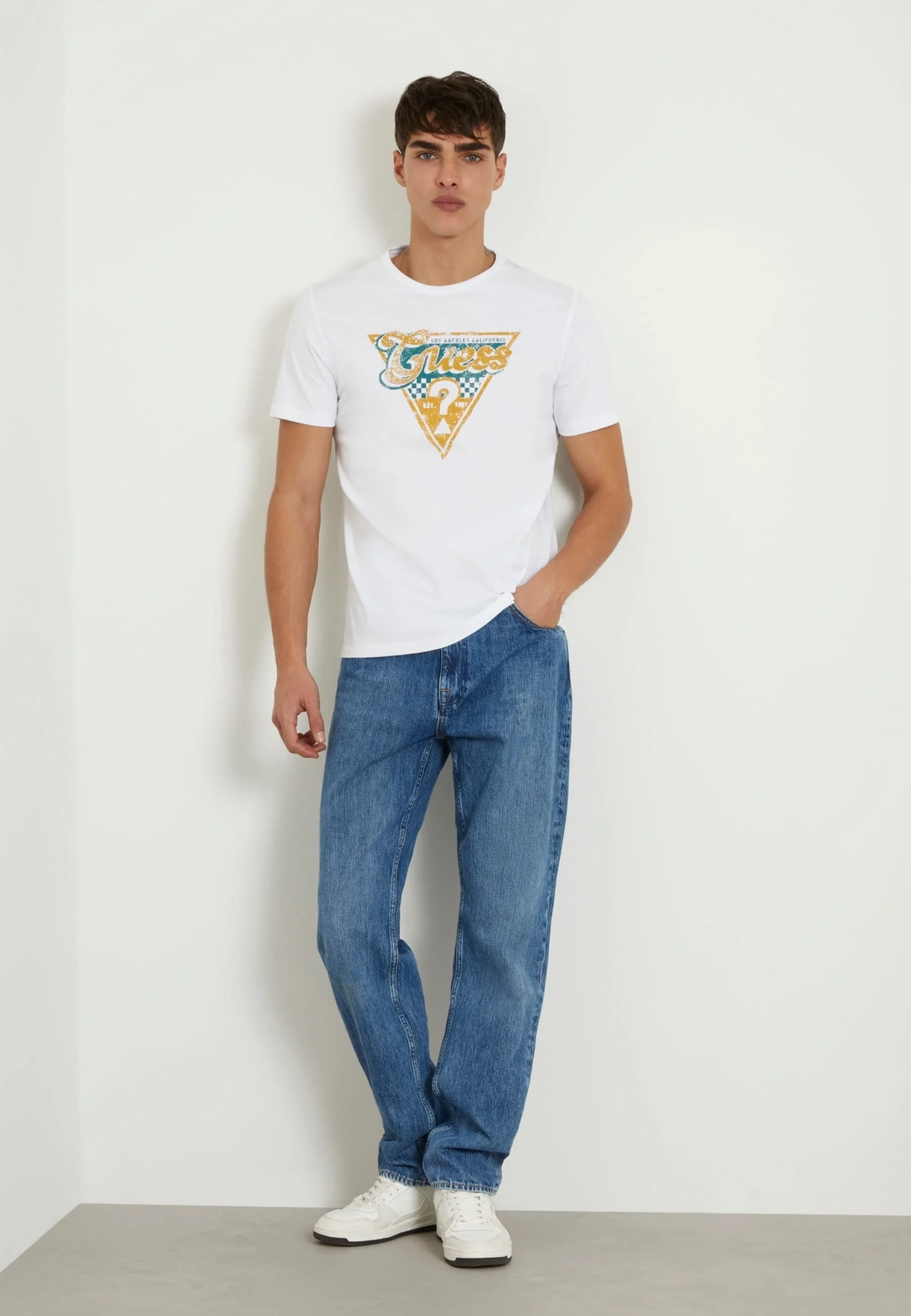 Guess MIT LOGODREIECK - Camiseta con estampado