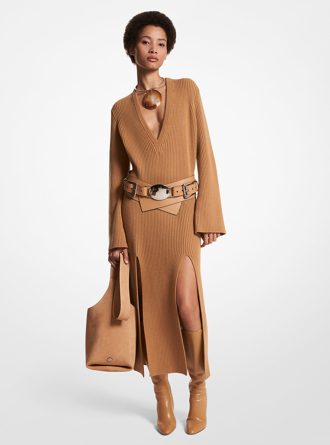 Abito a coste in cashmere elasticizzato con spacco - CAMMELLO