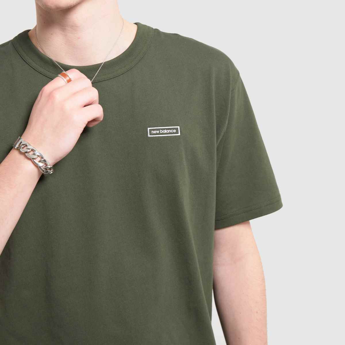 New Balance – Grön vintert-shirt med essentials-motiv