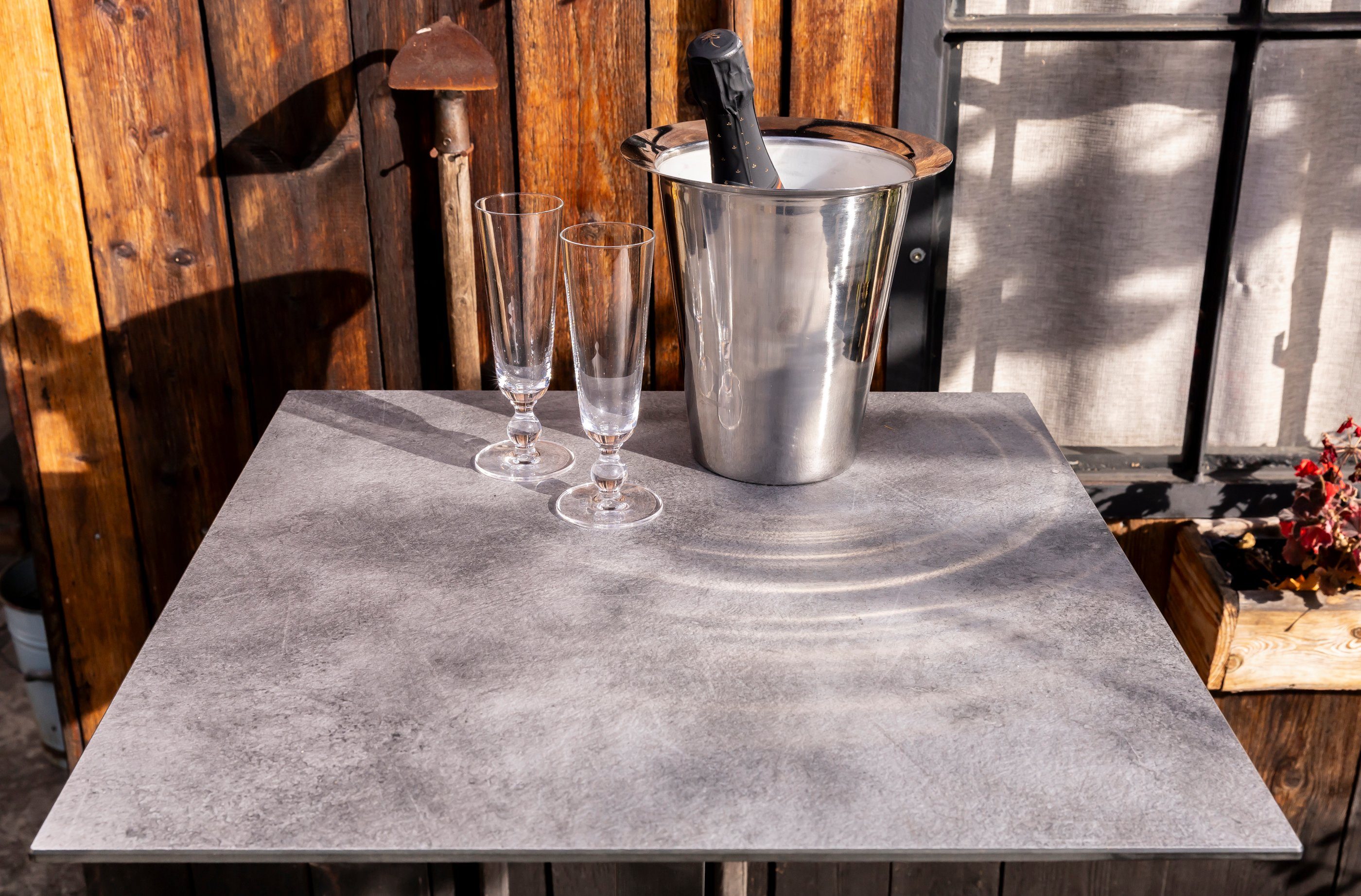 ONDIS24 Stehtisch Gartentisch Bistrotisch Bartisch 59 x 110 (H) cm mit Edelstahlgestell, HPL Tischplatte für In- & Outdoor