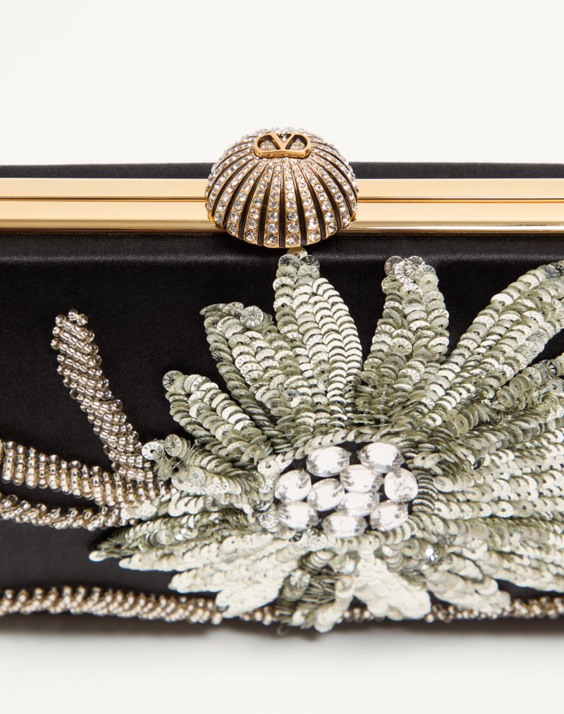 Valentino Garavani Carry Secrets Satin Minaudiere med Blomsterbroderi