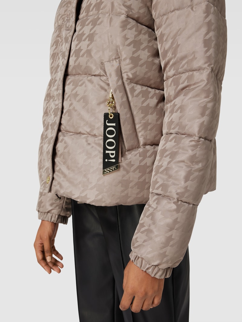 Steppjacke mit seitlichen Reißverschlusstaschen in taupe