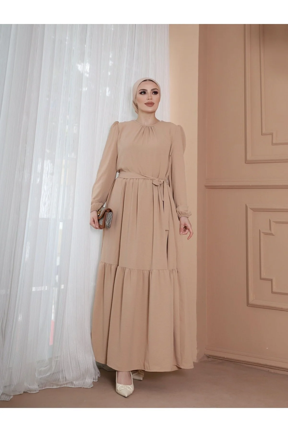 VOLT CLOTHİNG  Ayrobin Kleid mit Gürtel und Rüschendetail am Kragen