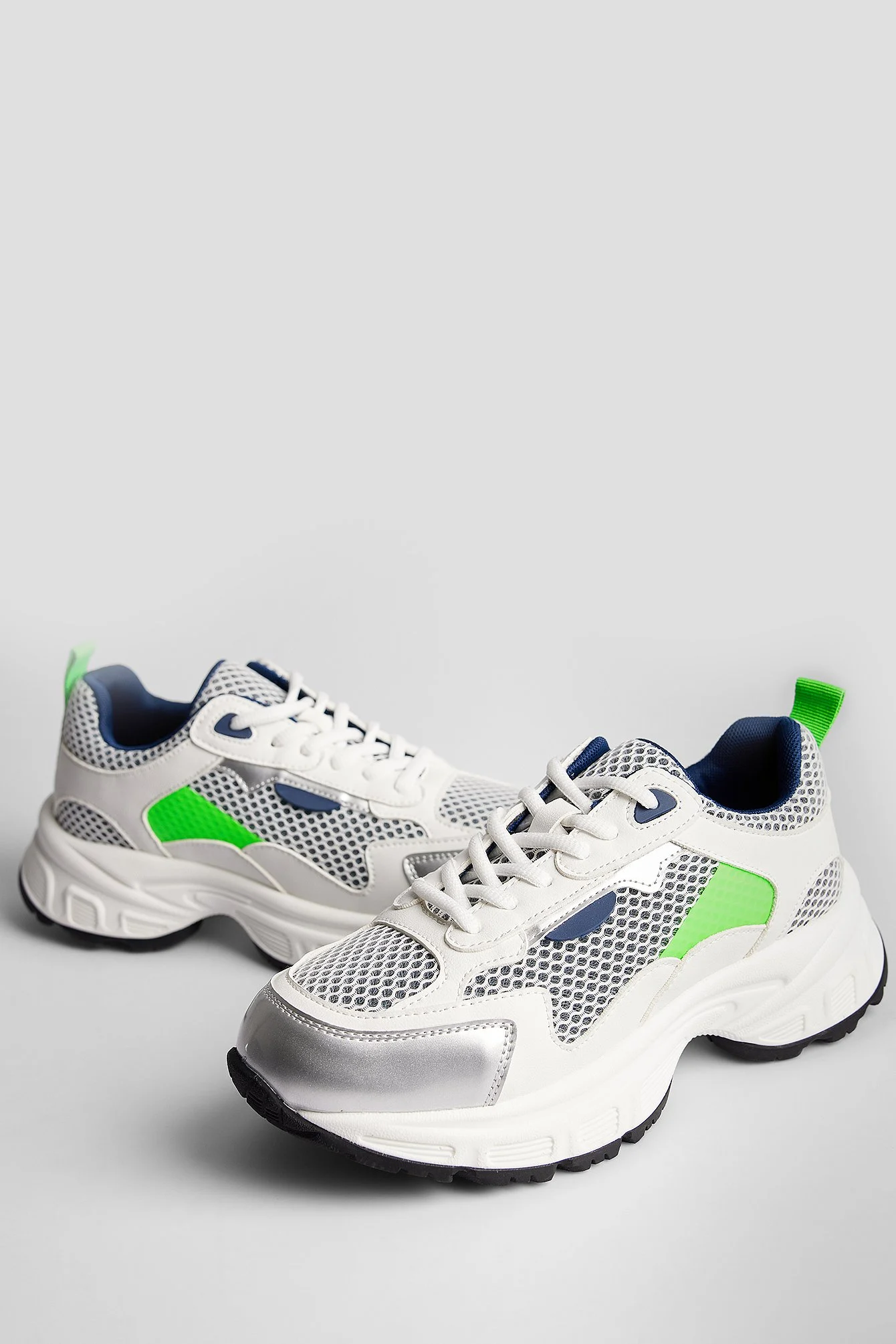 Sportliche knallfarben Netzturnschuhe