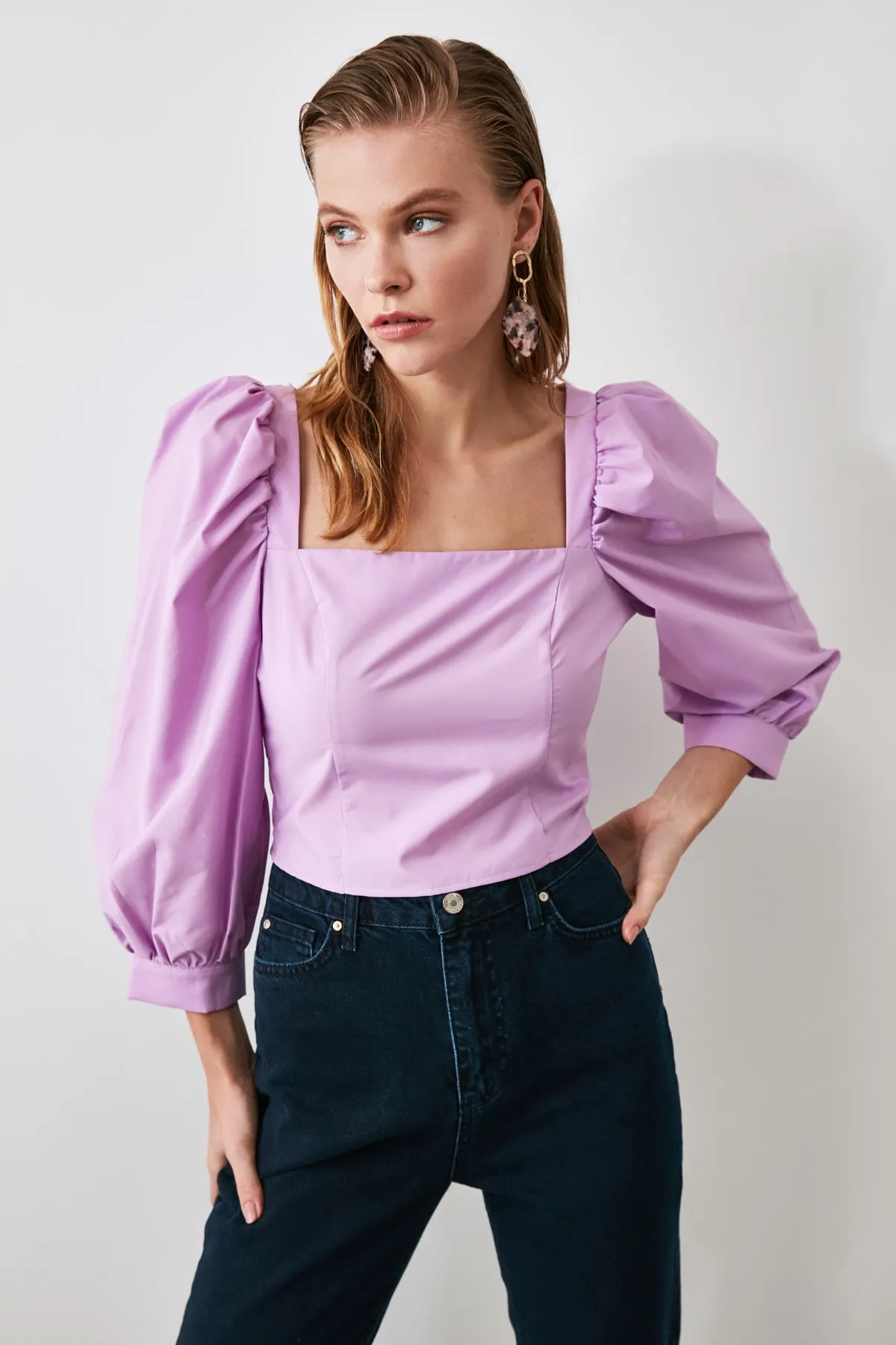 Trendyol Collection  Fliederfarbene, gewebte Bluse mit quadratischem Kragen und Ballonärmeln TWOAW21BZ0210
