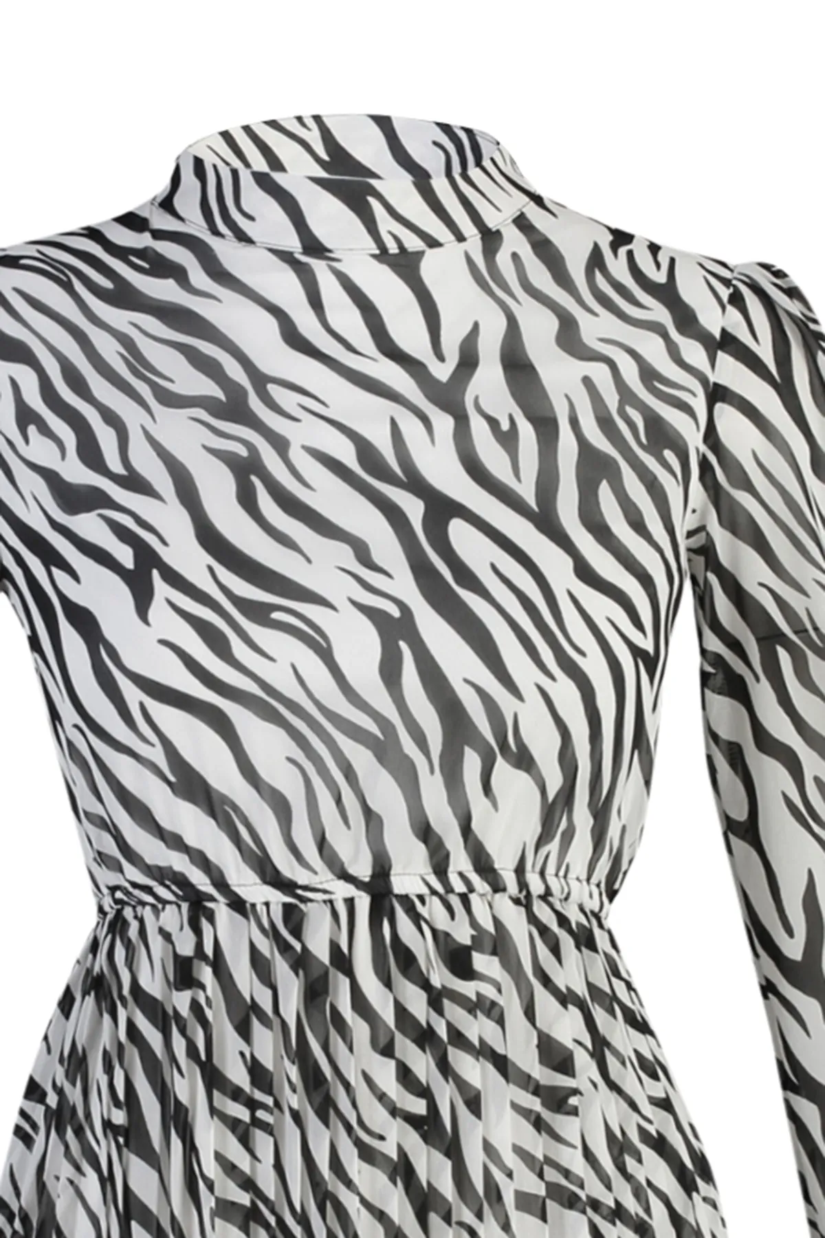 Trendyol Collection  Schwarzes, plissiertes Mini-Webkleid in A-Linie TWOAW21EL1009