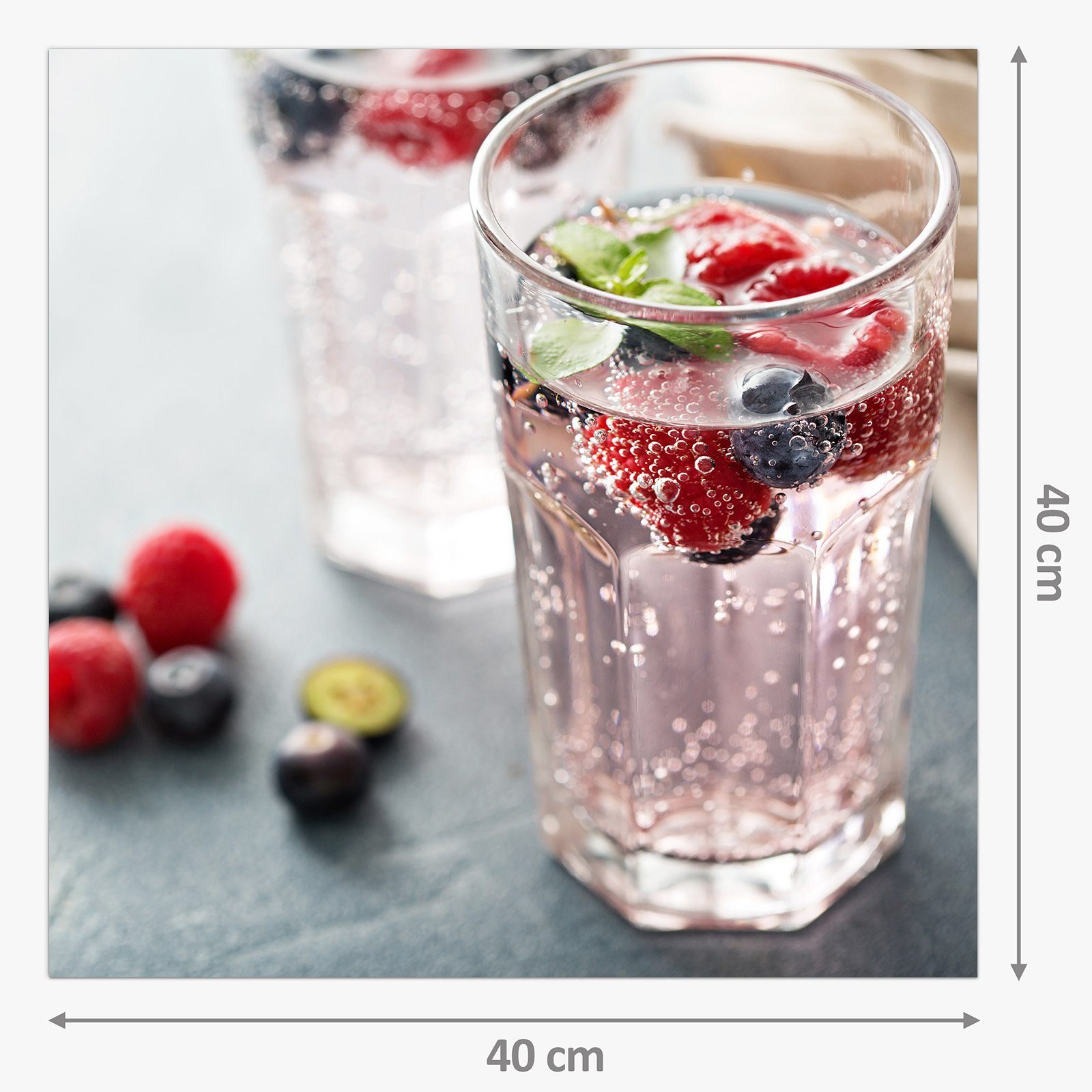 Primedeco Küchenrückwand Küchenrückwand Spritzschutz Glas mit Motiv Wasser mit Beeren im Glas