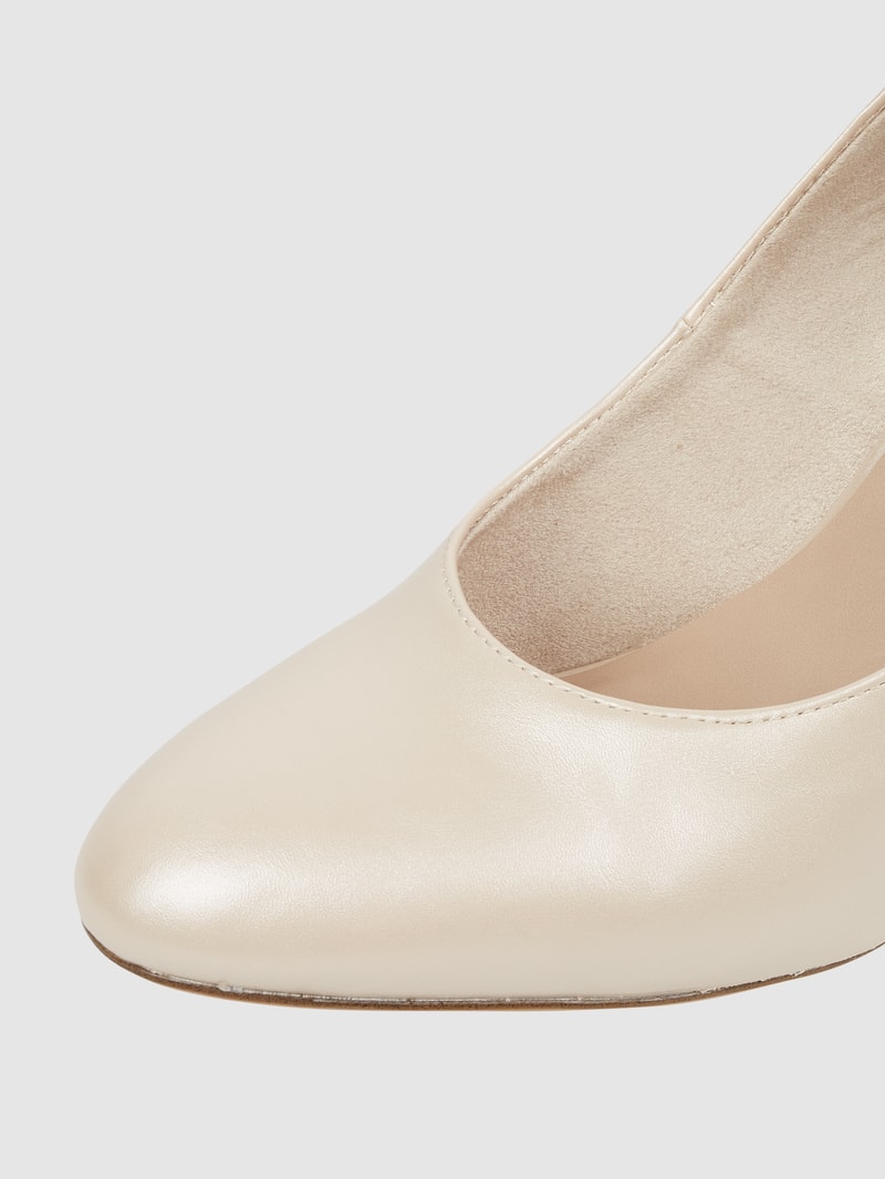 Pumps in Leder-Optik in offwhite