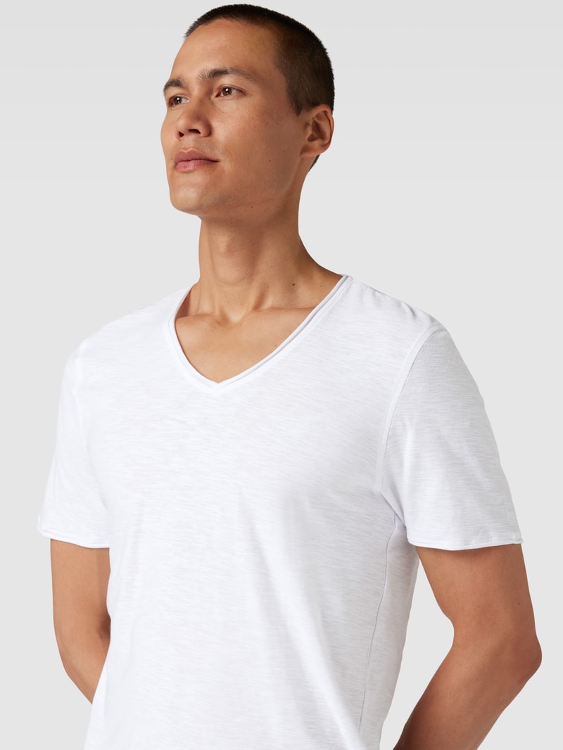 Regular Fit T-Shirt aus Baumwolle mit V-Ausschnitt in weiß