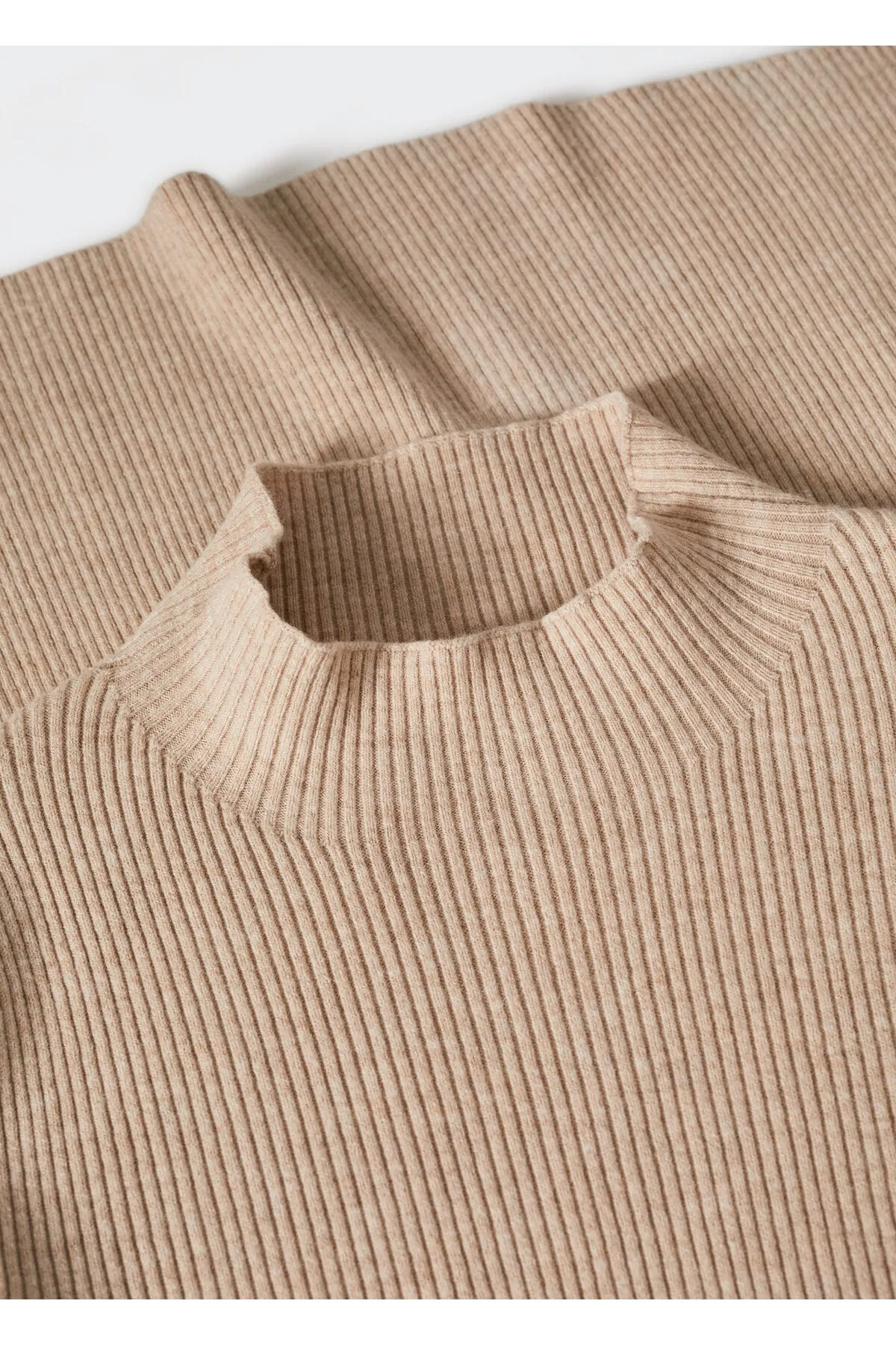 MANGO  Nacktes Damenkleid 37045931