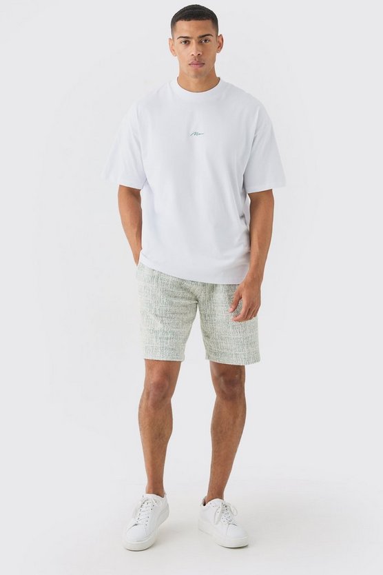 Oversize Man T-Shirt und strukturierte Shorts
