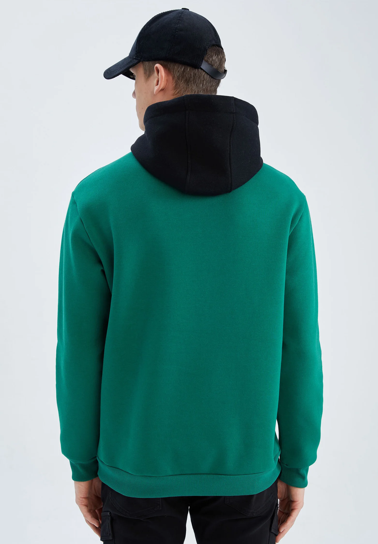 Sudadera con capucha DeFacto REGULAR FIT