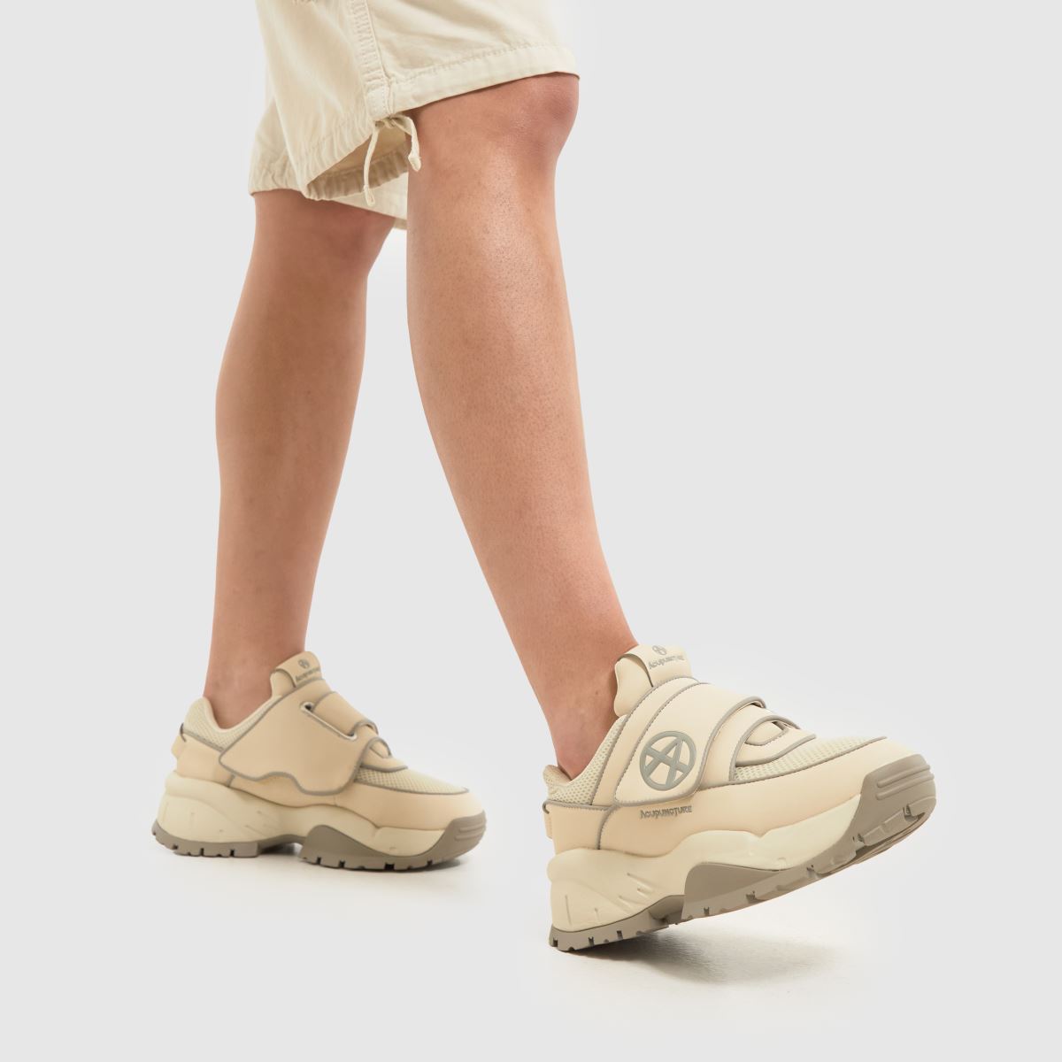 AKUPUNKTUR – Beige, kraftigare sneakers
