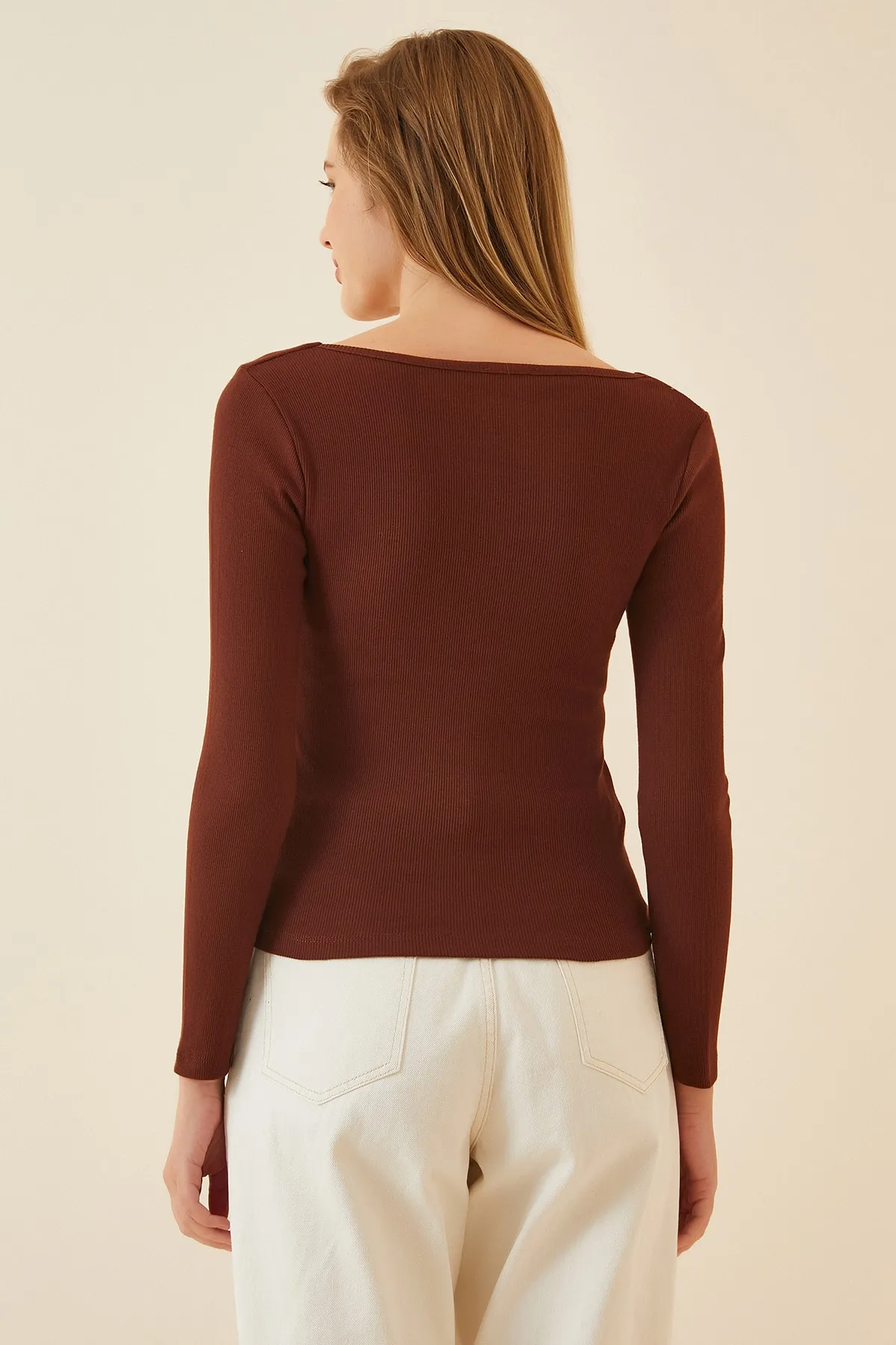 Happiness İstanbul  Dunkelbraune gerippte Strickbluse mit quadratischem Kragen für Damen GT00052