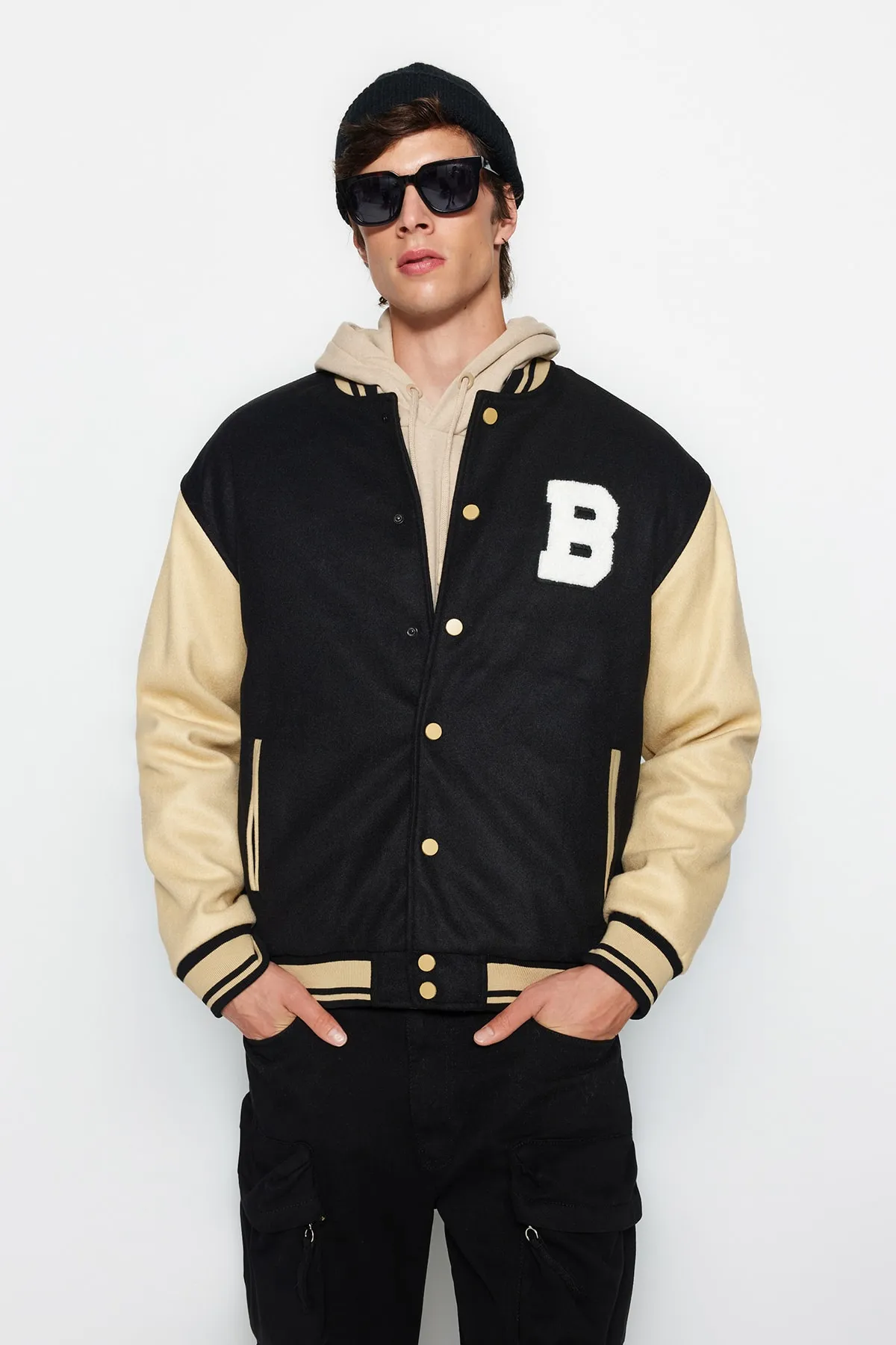 Trendyol Collection  Schwarzer Unisex-College-Mantel mit Bomberkragen und normaler Passform TMNAW24MO00017