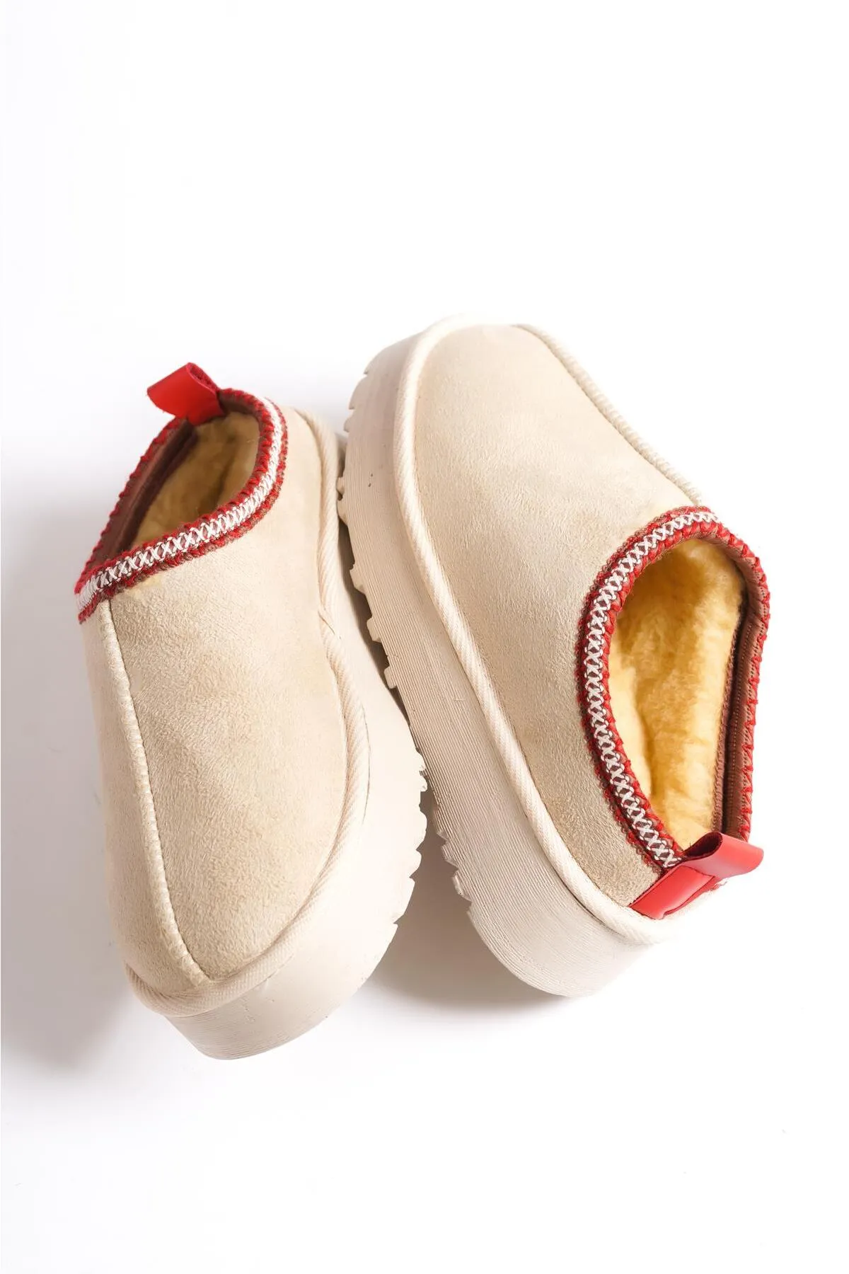 Capone Outfitters  Capone Damenschuhe mit flacher Sohle und pelziger Innenseite