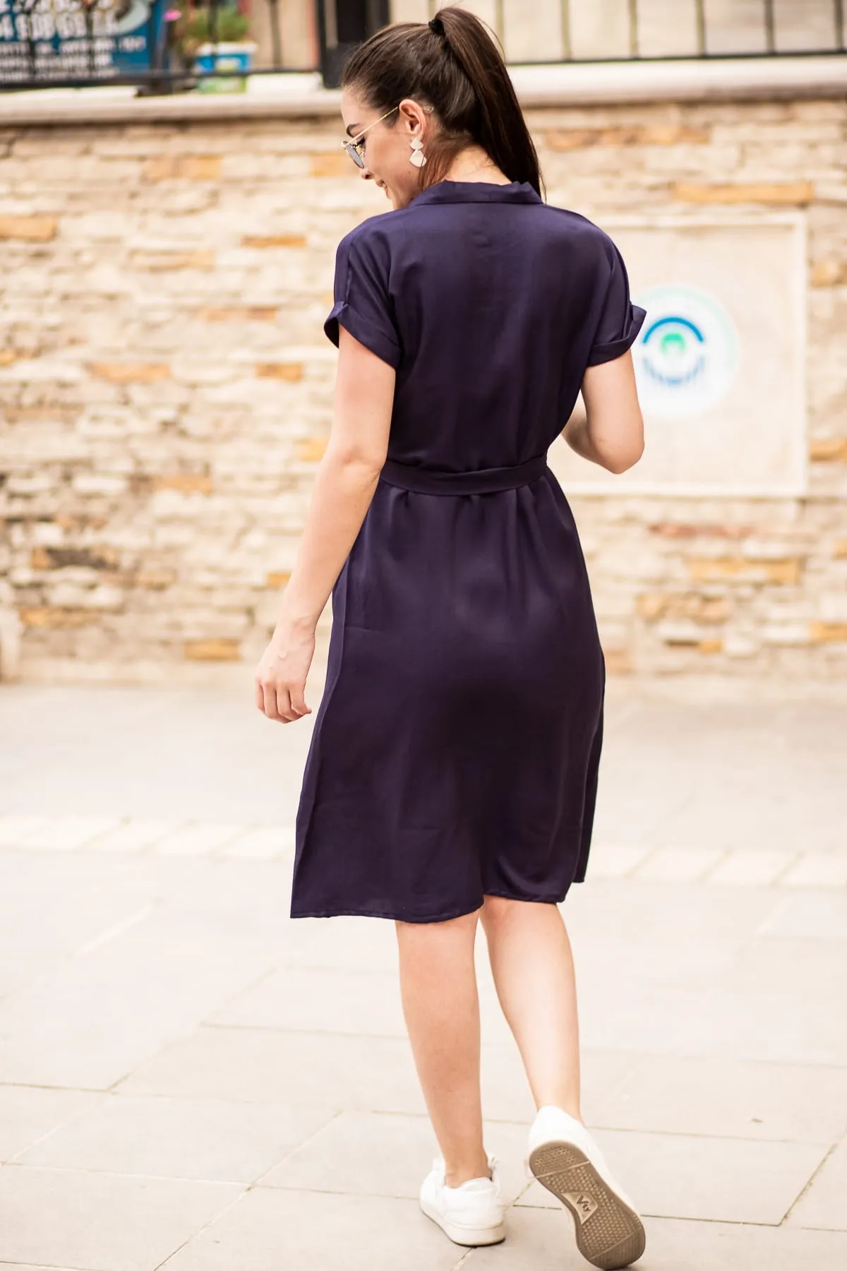 armonika  Marineblaues, kurzärmliges Hemdkleid mit Gürtel für Damen ARM-19Y001068
