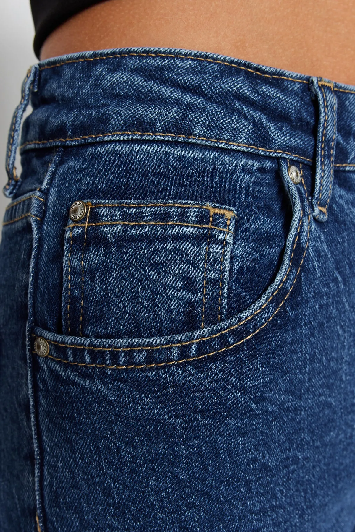 Trendyol Collection  Dunkelblaue High Waist Comfort Straight Jeans TWOAW24JE00097