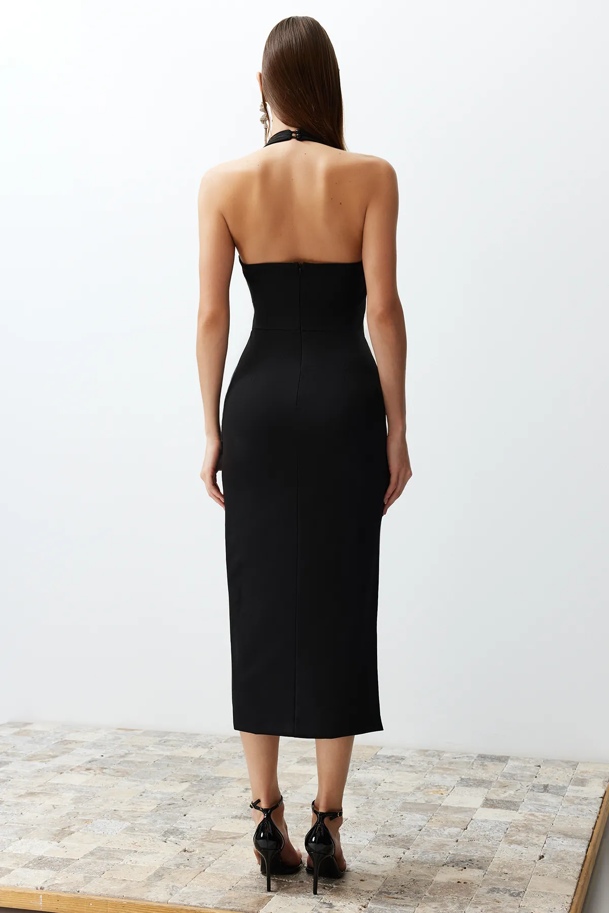 Trendyol Collection  Schwarzes, körperbetontes Webkleid TPRSS24EL00136