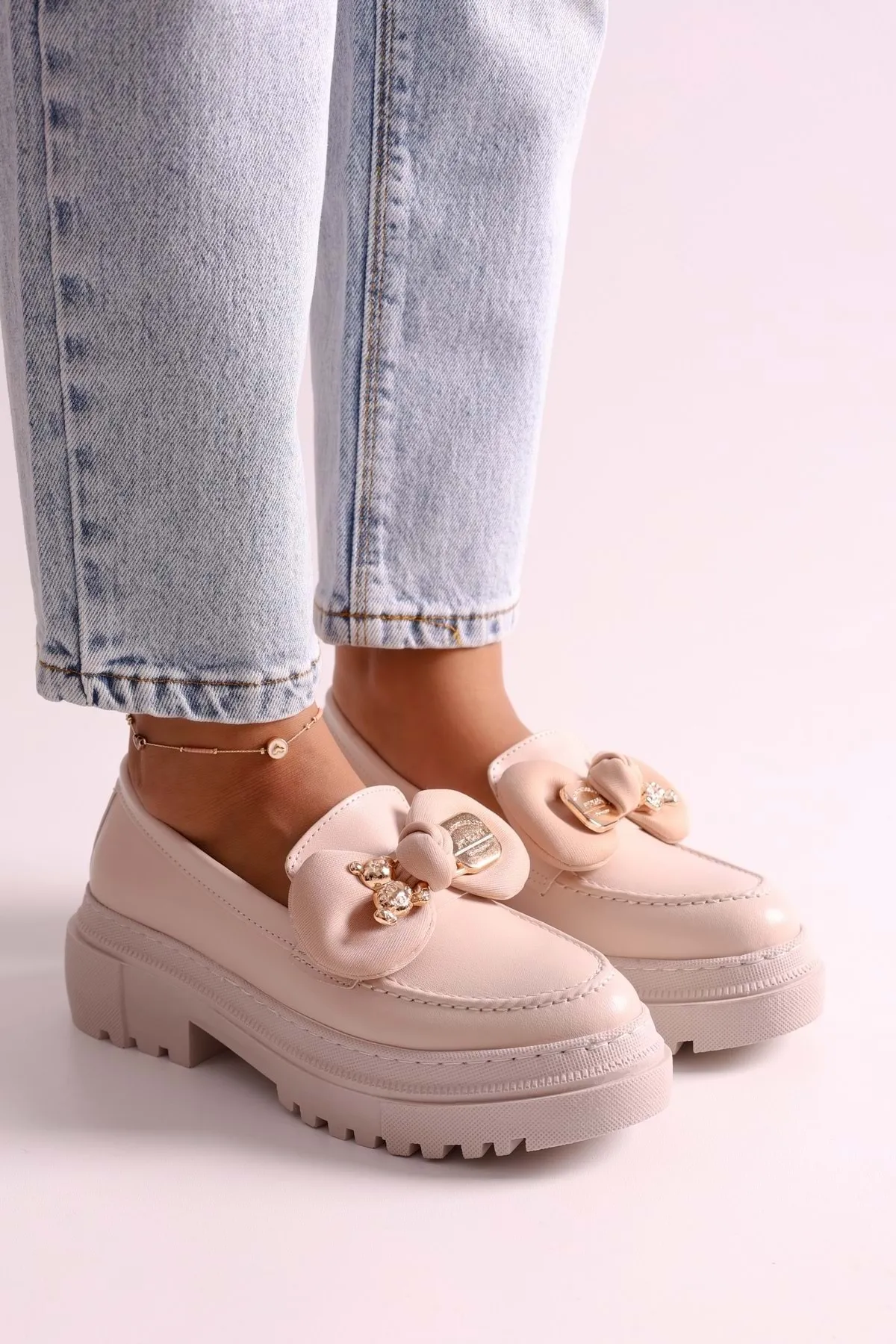 Shoeberry  Damen Astor Beige Skin Loafer mit dicker Sohle und Schleife, Beige Skin