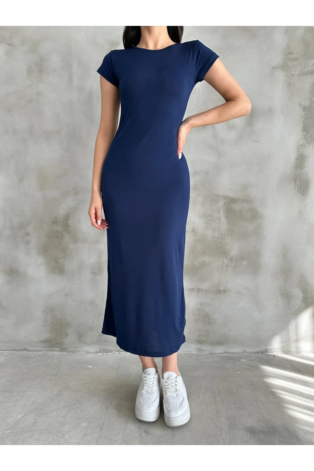 BEJNA  Marineblaues, dehnbares, langes Kleid mit Rundhalsausschnitt für Damen