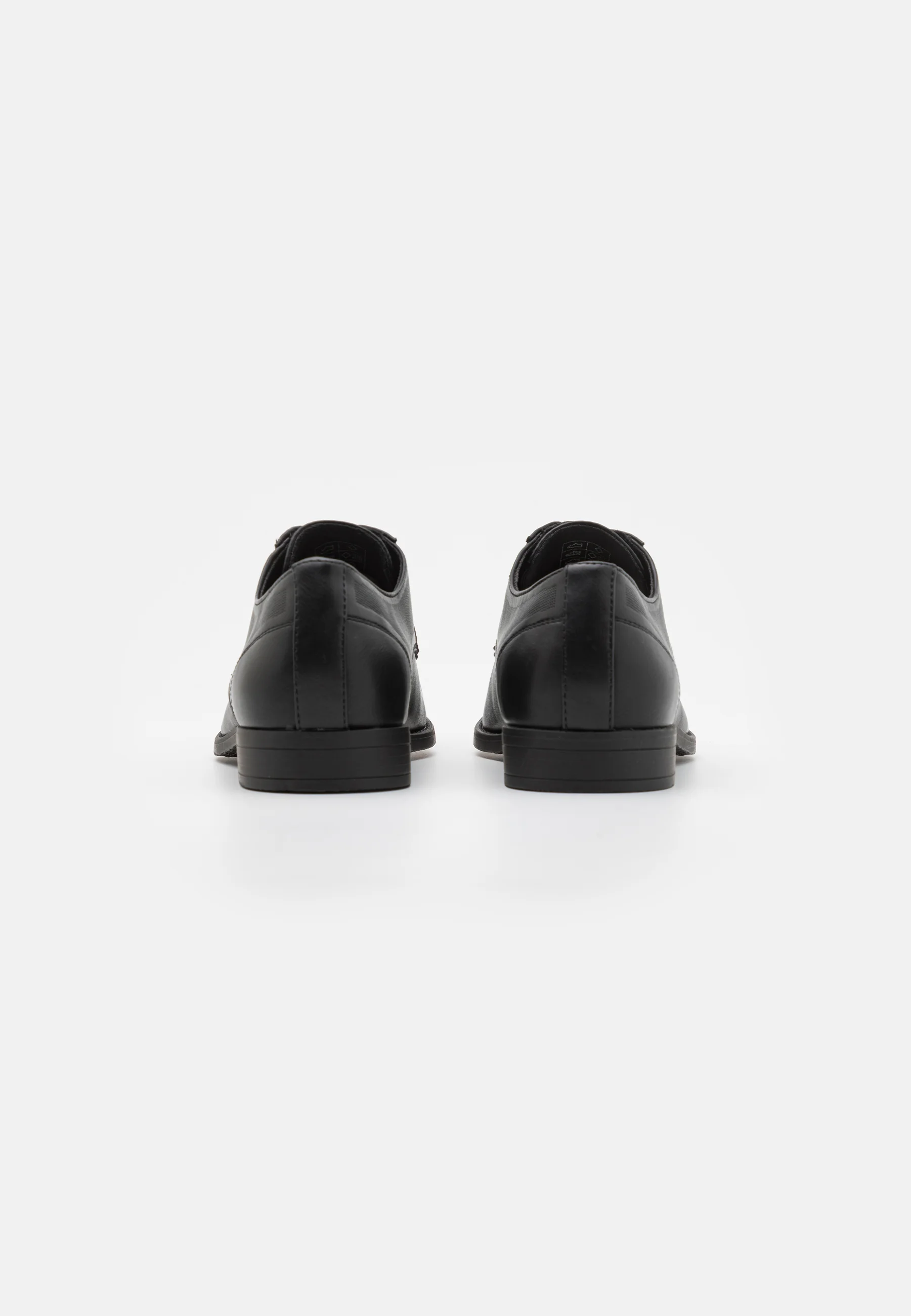 Zapatos con cordones Pier One